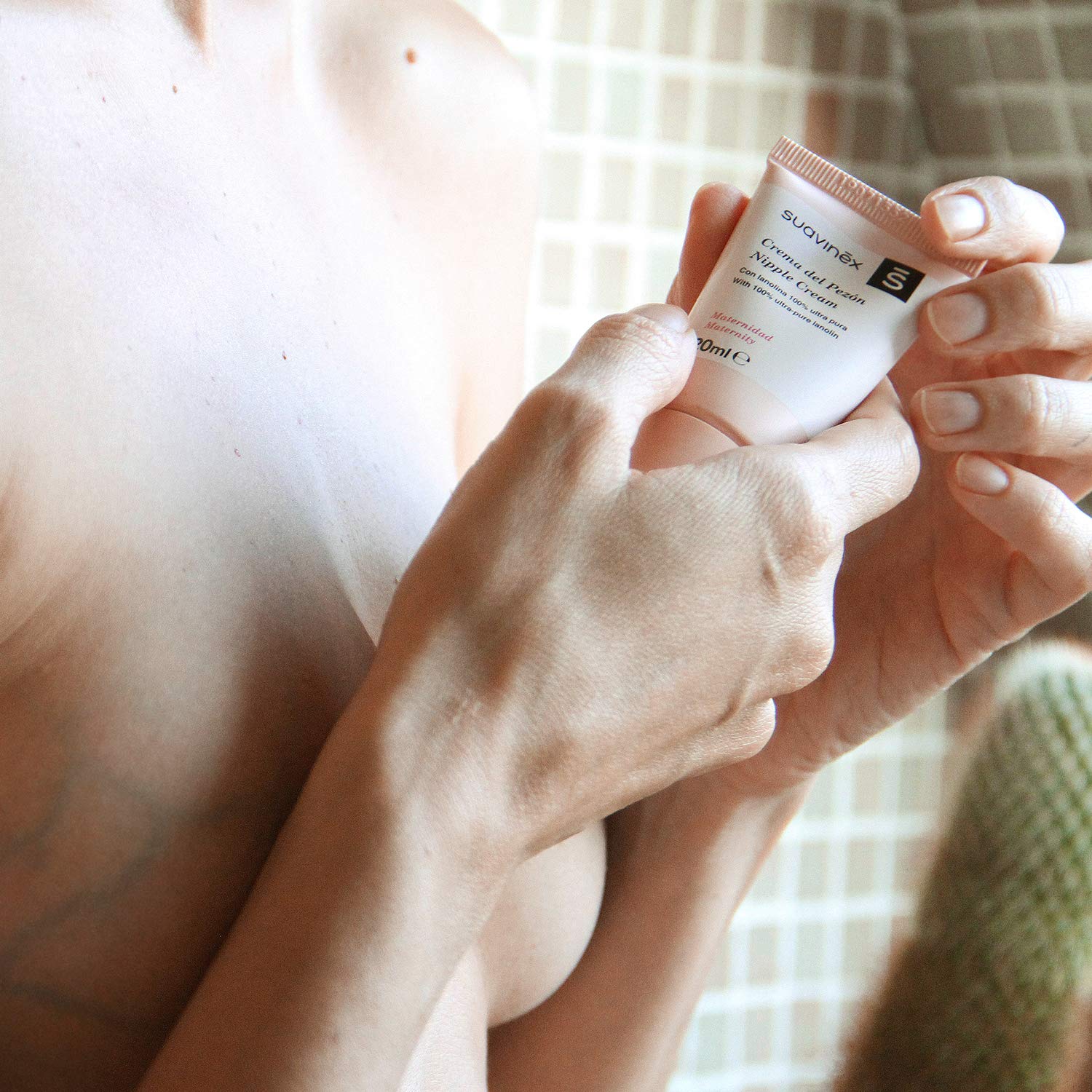 Suavinex, Crème de soin du mamelon, 20 ml, Prévient la sécheresse et la fissuration du mamelon pendant l'allaitement, Permet d'allaiter sans se laver, 99% d'ingrédients d'origine naturelle