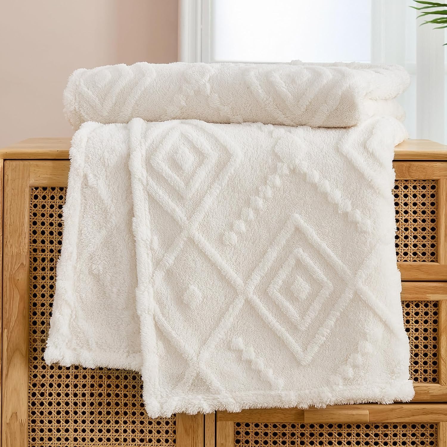 WONGS BEDDING Manta mullida de 150 x 200 cm, color blanco, color crema OEKO-TEX STANDARD 100