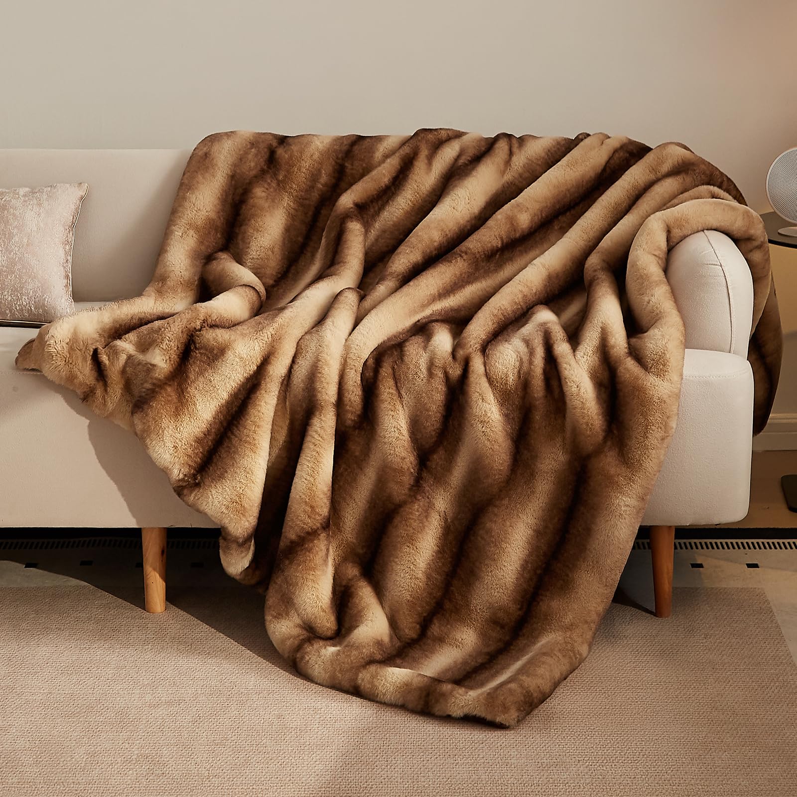 IKALIFE Faux Fur Throw, 230 x 230 cm Winter Thick Warm Cosy Blanket โ image 1