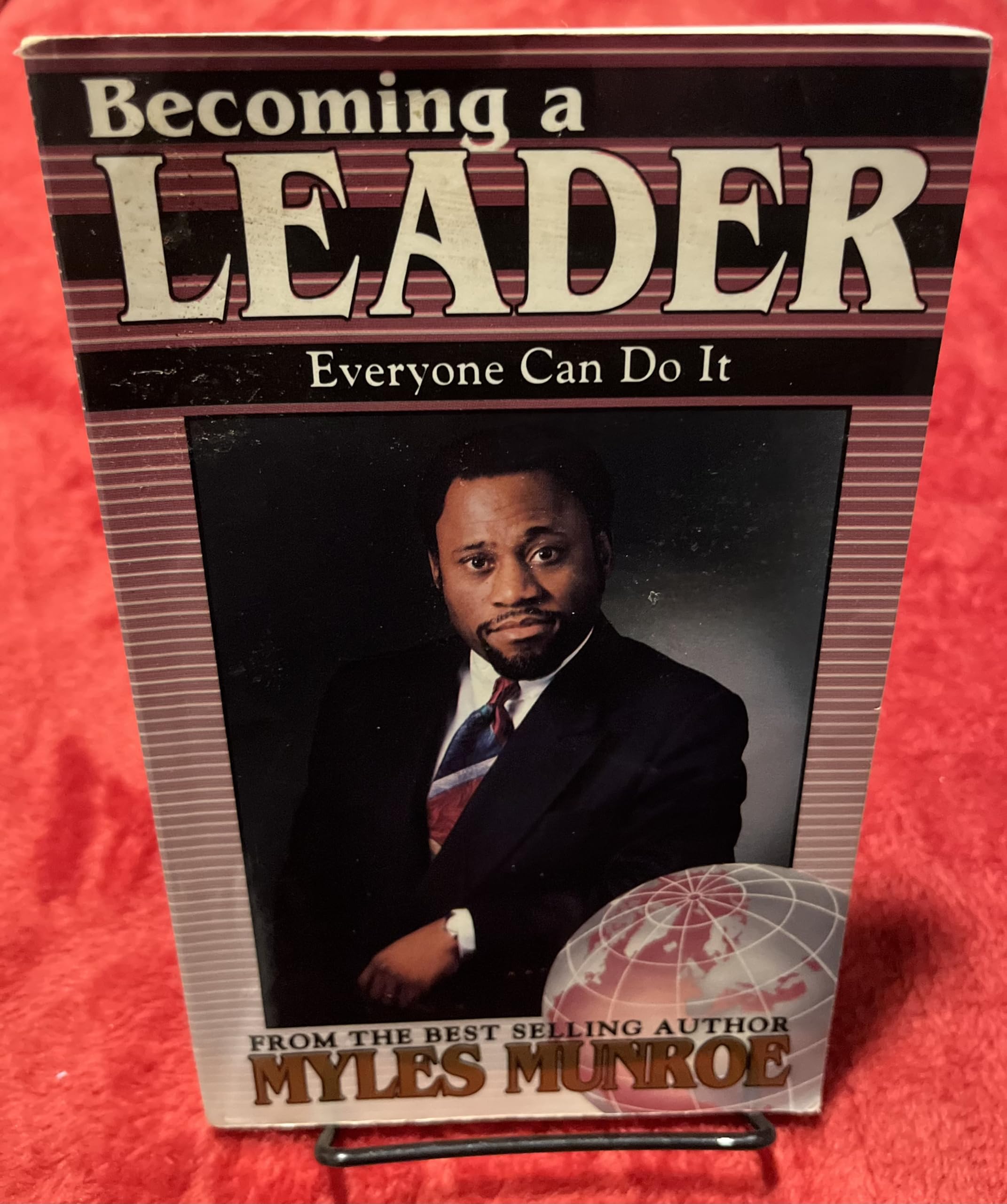 Buy Becoming a Leader — BookShops.in