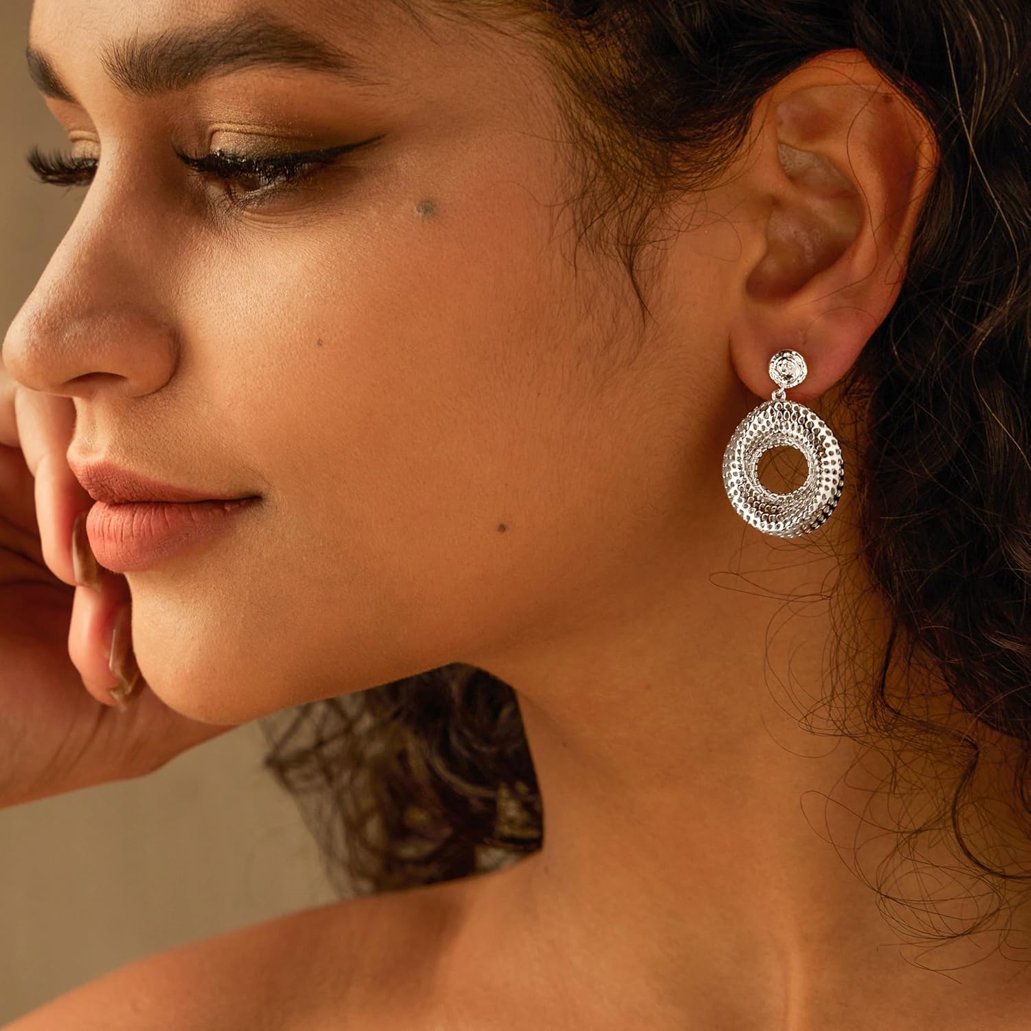 18K Gold Earring, Suitable for Women Earrings, Thick and Sturdy, Fashion Jewelry, Exaggerated Fashion Earrings, Hollow Earrings,Hoop Earrings for Women,Trendy Jewelry Gifts. - Image 3