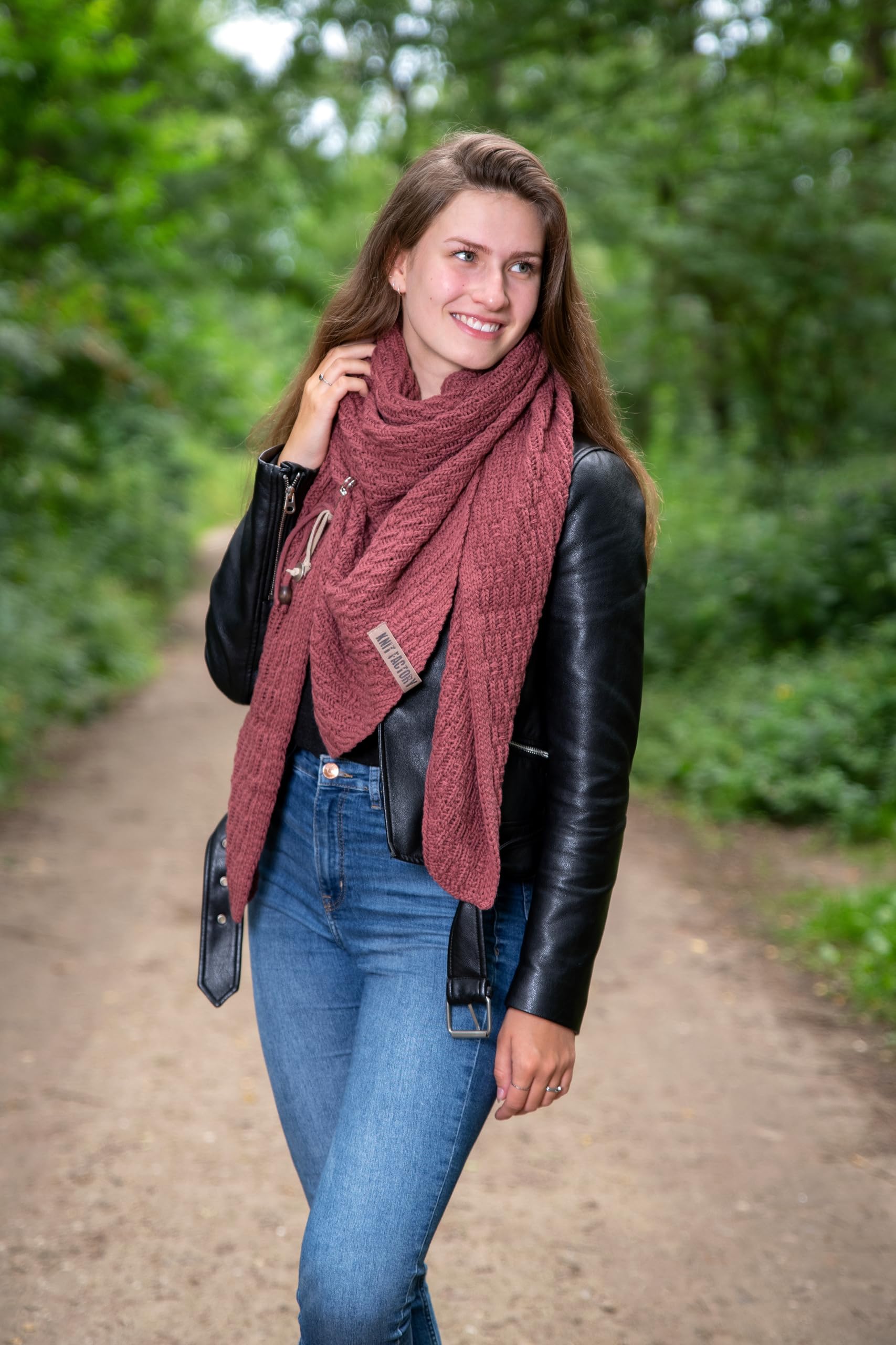 KNIT FACTORY - Dreiecksschal Jaida - Damen Strickschal mit Wolle - Hochwertige Qualität - XXL Schal - 190 x 85 cm