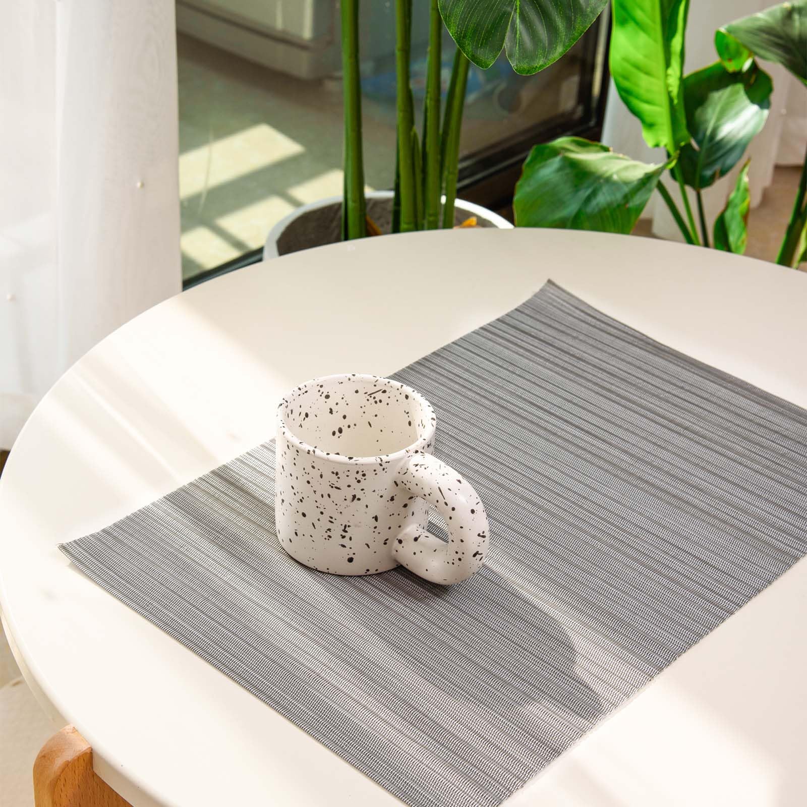 FunWheat Juego de 8 manteles individuales de vinilo lavables para mesa de comedor, manteles individuales de plástico duradero tejido de 12 x 18 pulgadas, fácil de limpiar, uso en interiores y