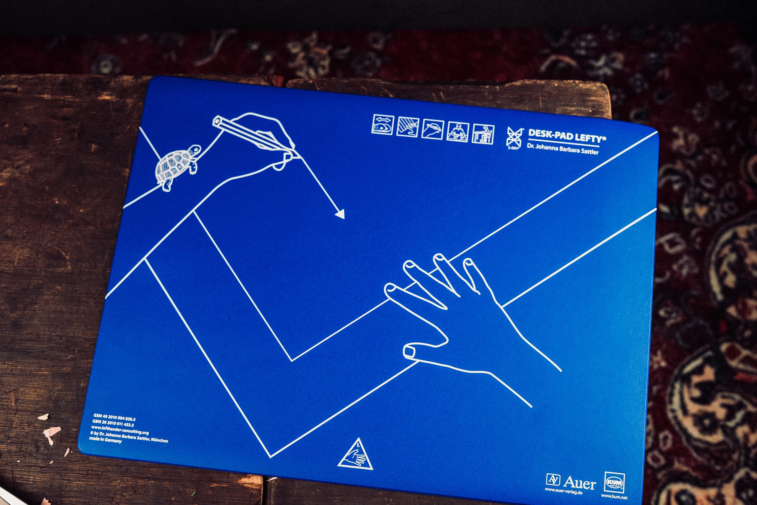 KUM 906.01.19 - Schreibunterlage, Schreibtisch-Auflage Desk Pad Lefty, Linkshänder, Kunststoff, 53 x 40 cm, blau, 1 Stück