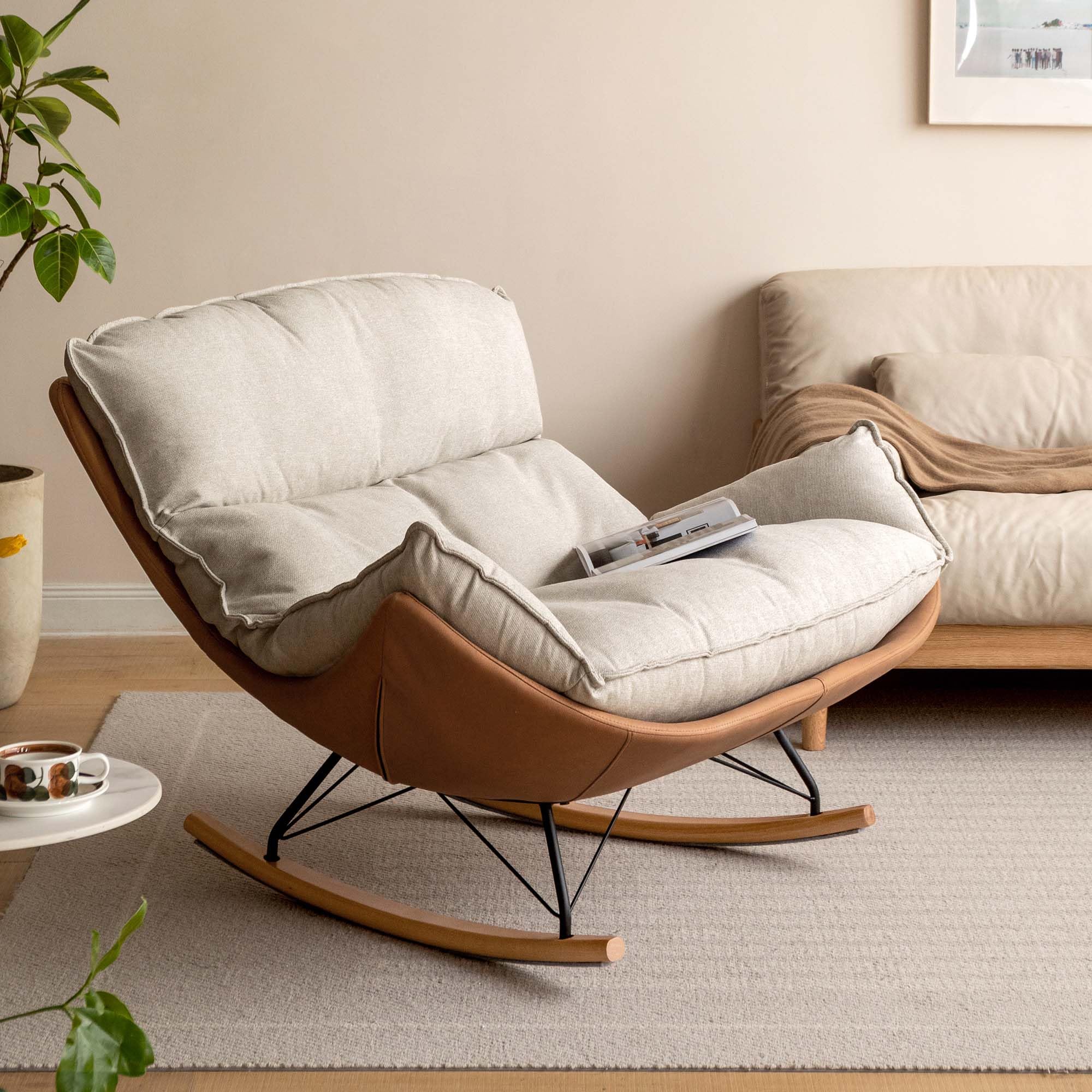 YESWOOD Fauteuil à Bascule, Forme de Cocon, Style Classique, Coussin Amovible, Structure en Hêtre Massif et Métal, 128 x 118 x 90 cm, Marron