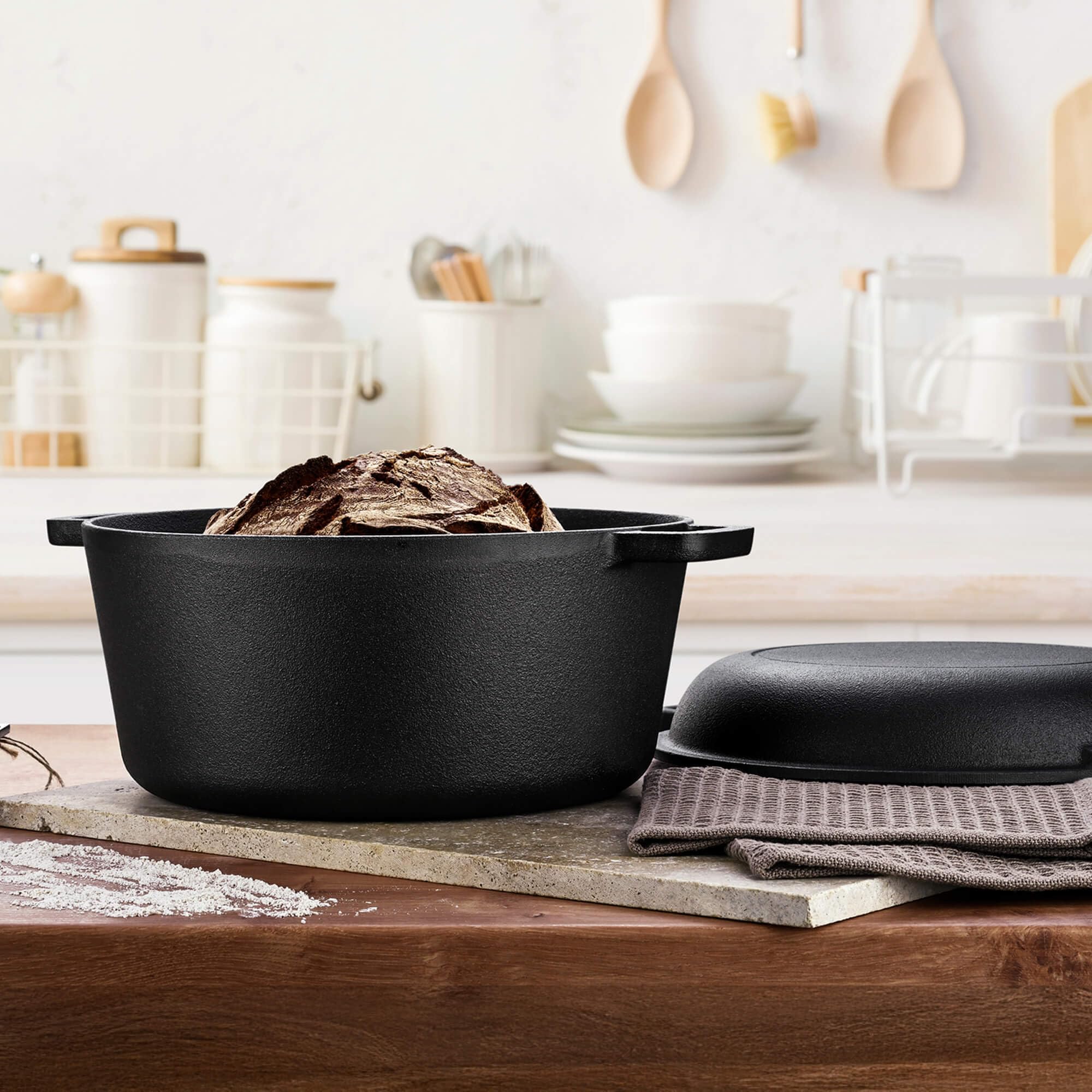 GRÄWE Dutch Oven CI 350 Ø 26 cm – Gusseisen Brat- & Kochtopf 2-in-1 mit Deckel, Induktion & Backofen geeignet, Schmortopf & Bräter für Outdoor & Küche, 5QT, 4,7 Liter