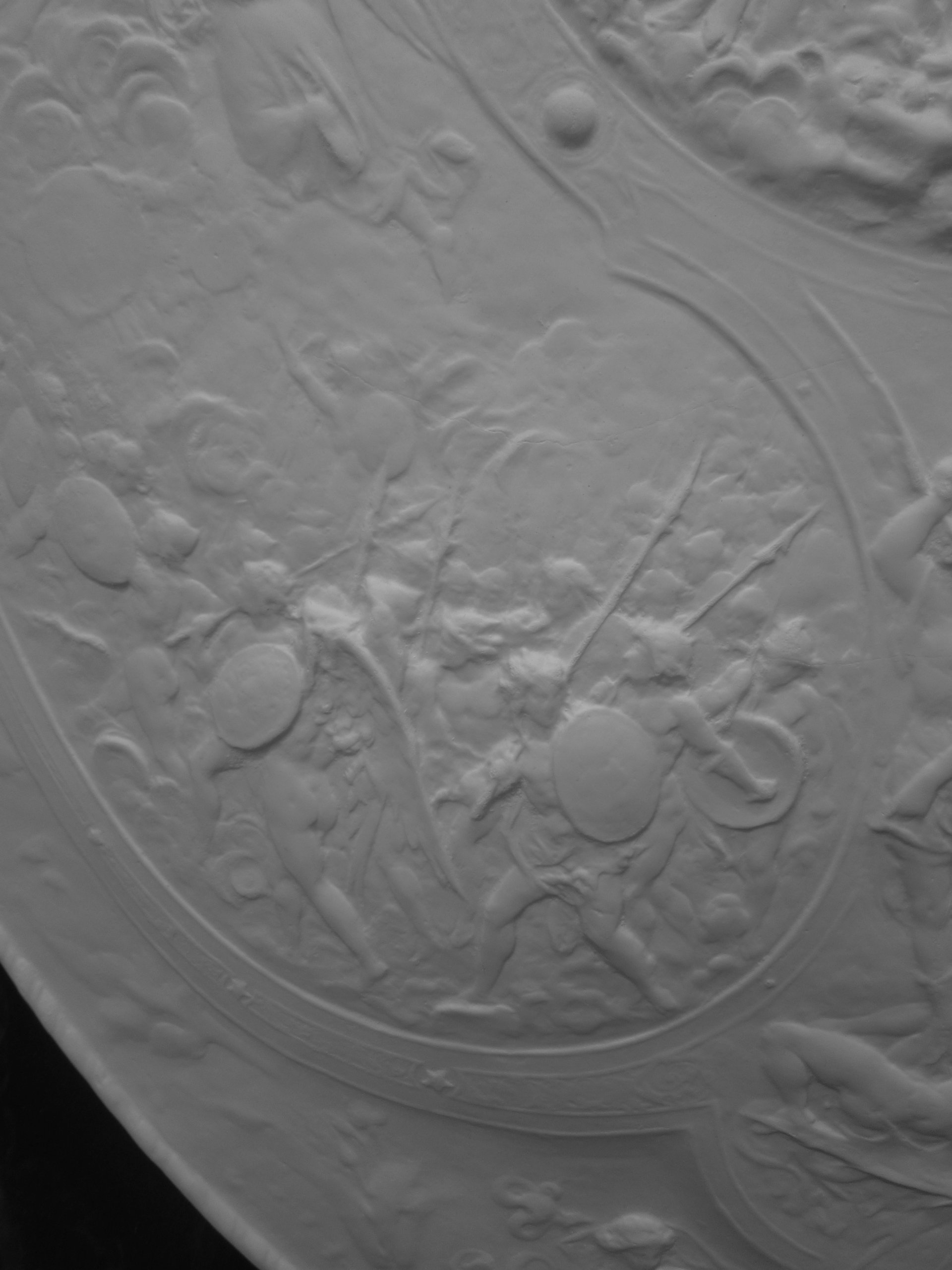 Amazon.co.jp: 石膏像 L－620 ミルトンの盾レリーフ H．83cm