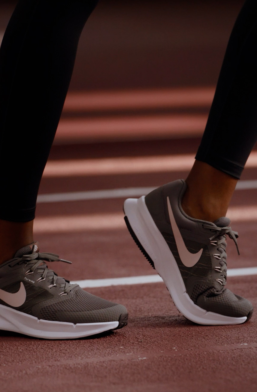 nike run swift on feet