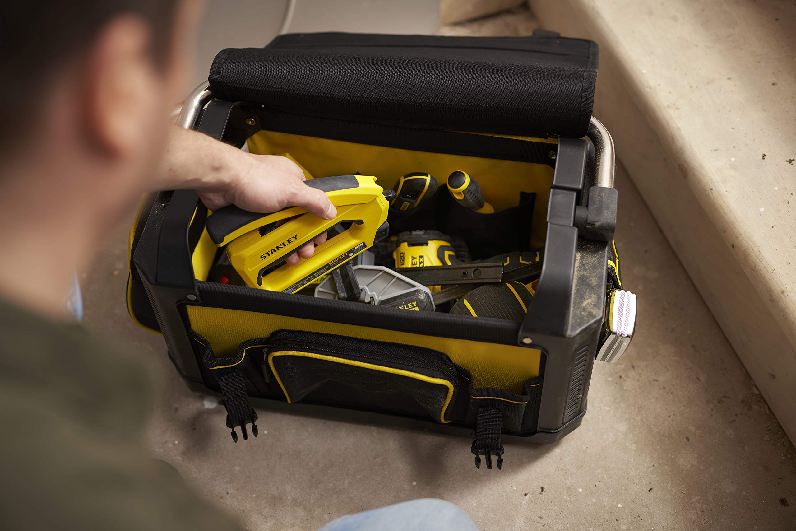 Stanley FatMax 1-79-213 torba na narzędzia (z pokrowcem ochronnym, 51L x27W x31.5H torba z nylonu 600 Denier), wodoszczelna i odporna na uderzenia, wytrzymała torba z wieloma kieszeniami wewnętrznymi