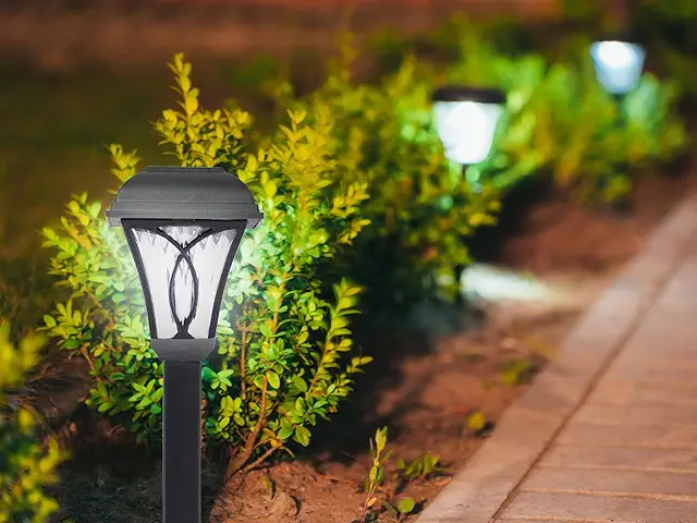 Jeu de 4 Lampes Solaires pour Allées et Jardins - Éclairage Automatique IP44