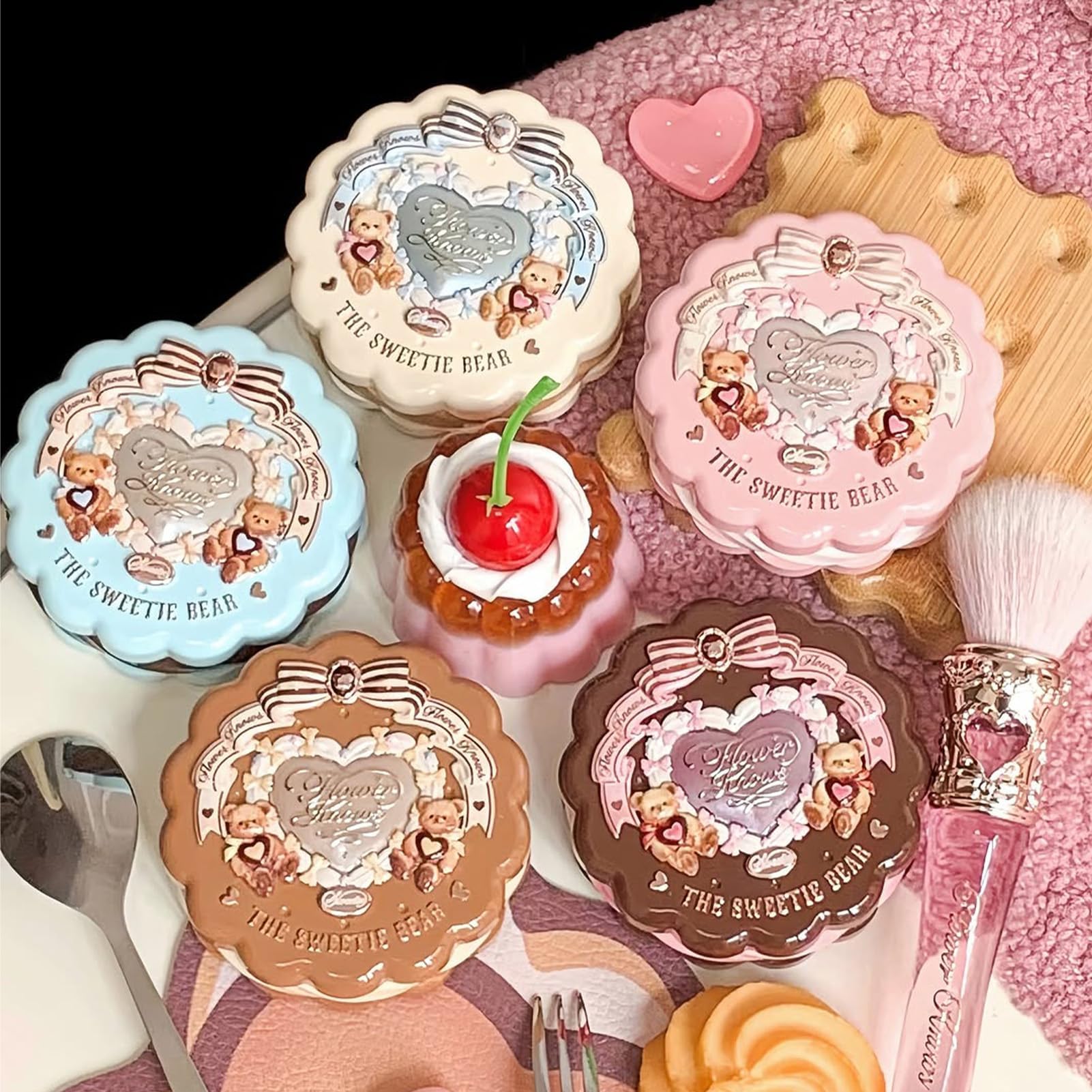 La collection Sweetie Bear Blush satiné en soie, blush poudre rose pêche scintillant pour les joues Flower Know, maquillage pour le visage modulable et estompable, doux et longue tenue (Garden Picnic)