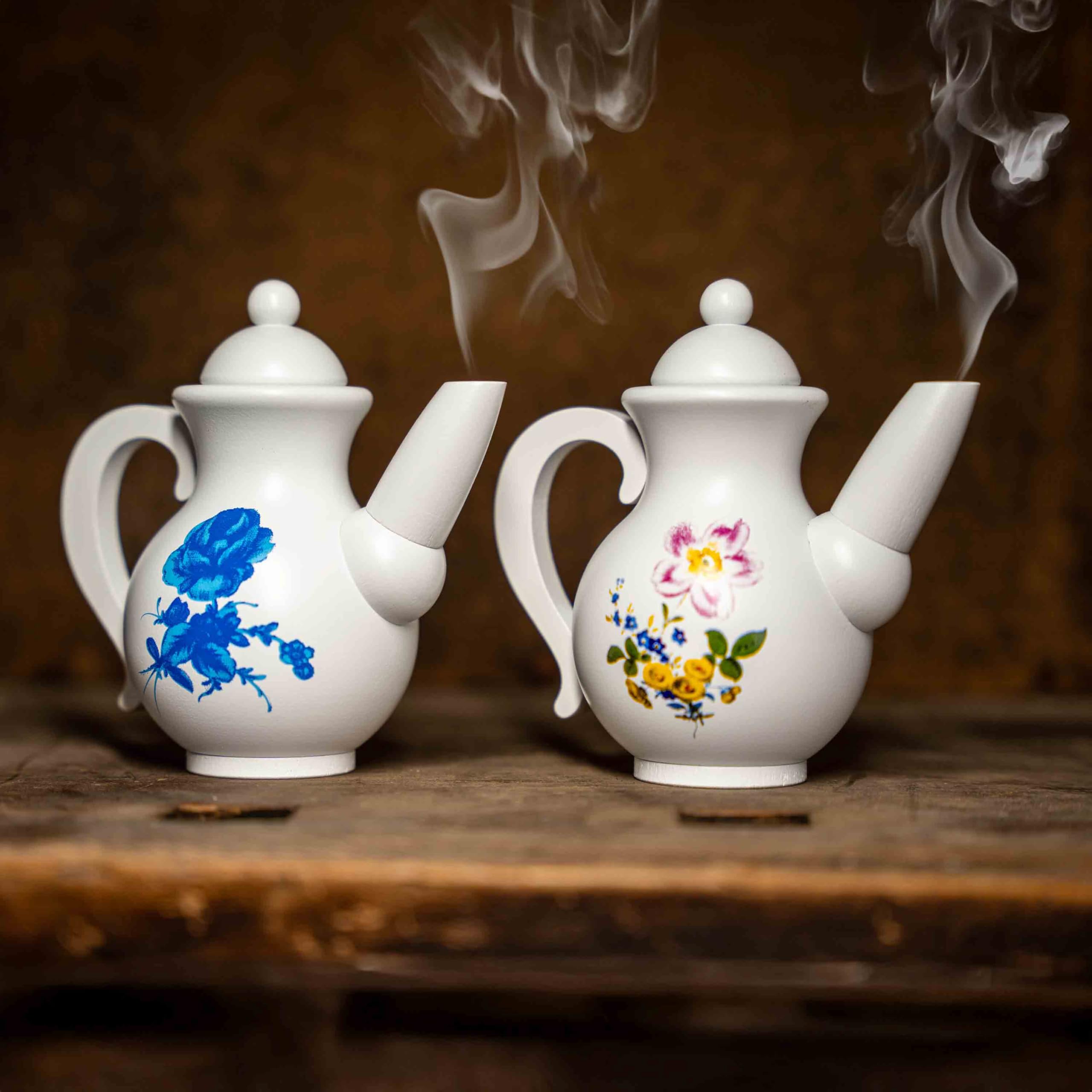 Seiffener Volkskunst | Räuchermännchen Räucherfigur | Räucherkanne Kaffeekanne Kanne | Erzgebirgische Volkskunst | Höhe 12 cm | mit Blümchen