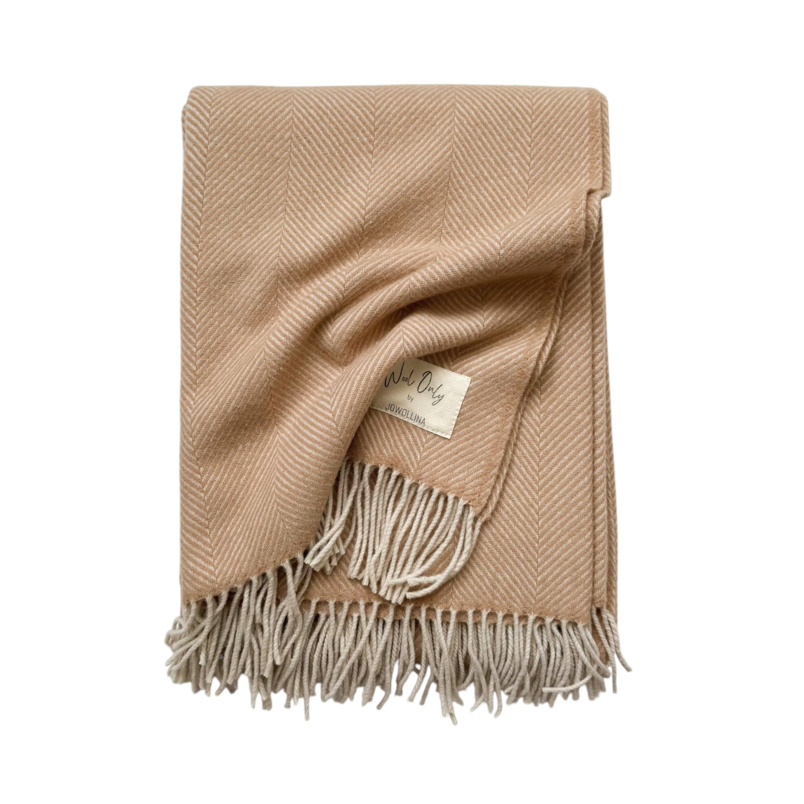 JOWOLLINA X WoolOnly Couverture en laine avec franges naturelles 130 x 180 cm Motif chevrons (Camel)