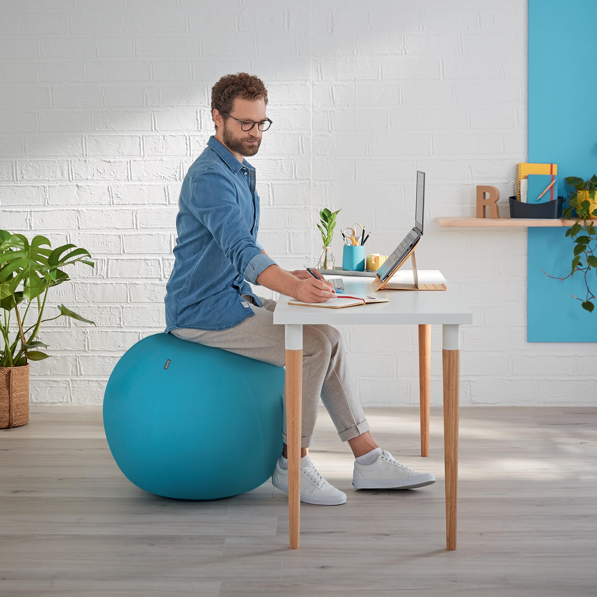 Leitz Ergo Cosy Active Palla da seduta dal Design Ergonomico con Rivestimento in Tessuto, Sfera Interna, Pompa ad Aria Manuale e 2 Tappi, 650 mm x 650 mm x 650 mm - Blu Calmo