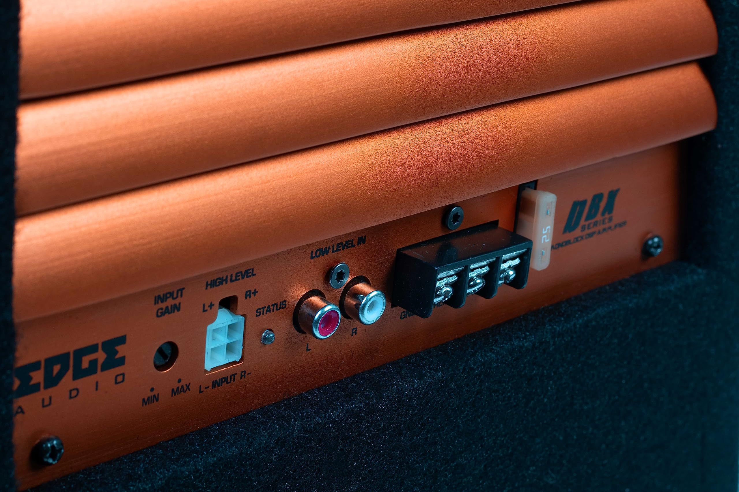 EDGE DBX 30,5 cm Aktiv-Bassgehäuse mit DSP (1200 W) Kabelsatz im Lieferumfang enthalten