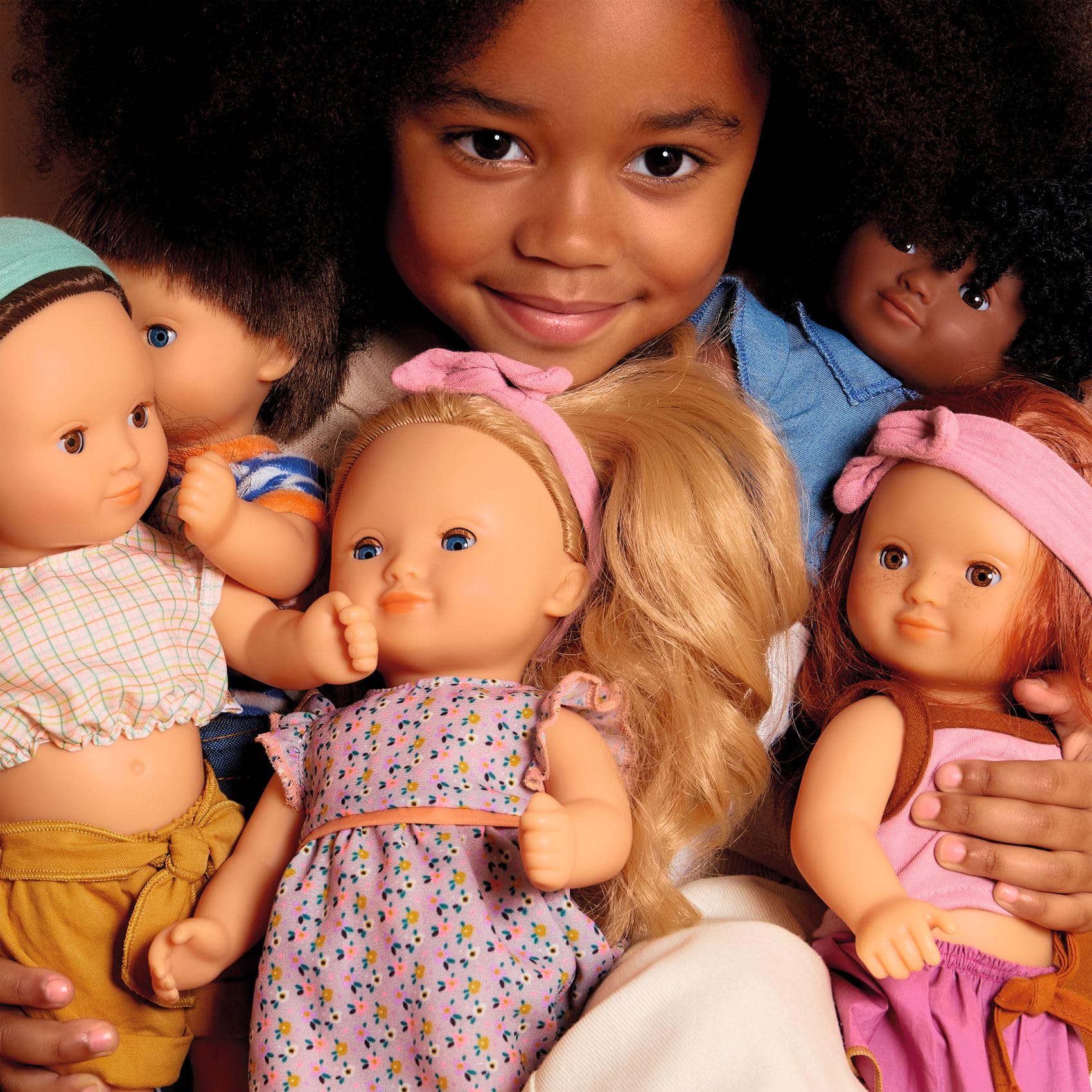 Djeco Puppe Marie | 32 cm große Spielpuppe ab 3 Jahren mit blondem Haar zum Frisieren, Schlafaugen, weichem Vinyl & waschbarer Kleidung | POMEA Stehpuppe Mädchen