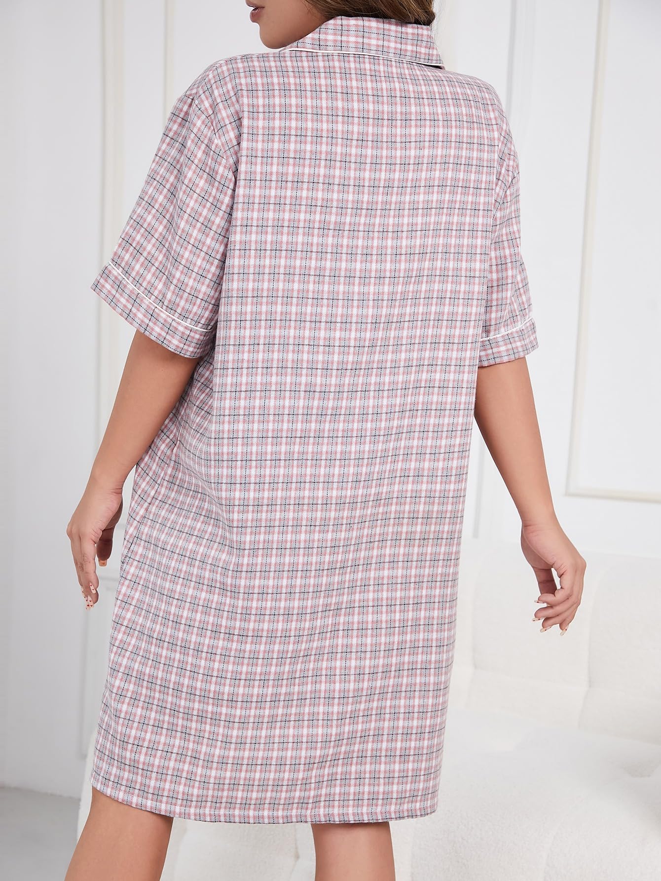 purpleq Camisón de Tallas Grandes a Cuadros Manga Corta con Botones para Dormir | El diseño de cuadros clásico y el tejido transpirable ofrecen un ajuste cómodo para descansar.