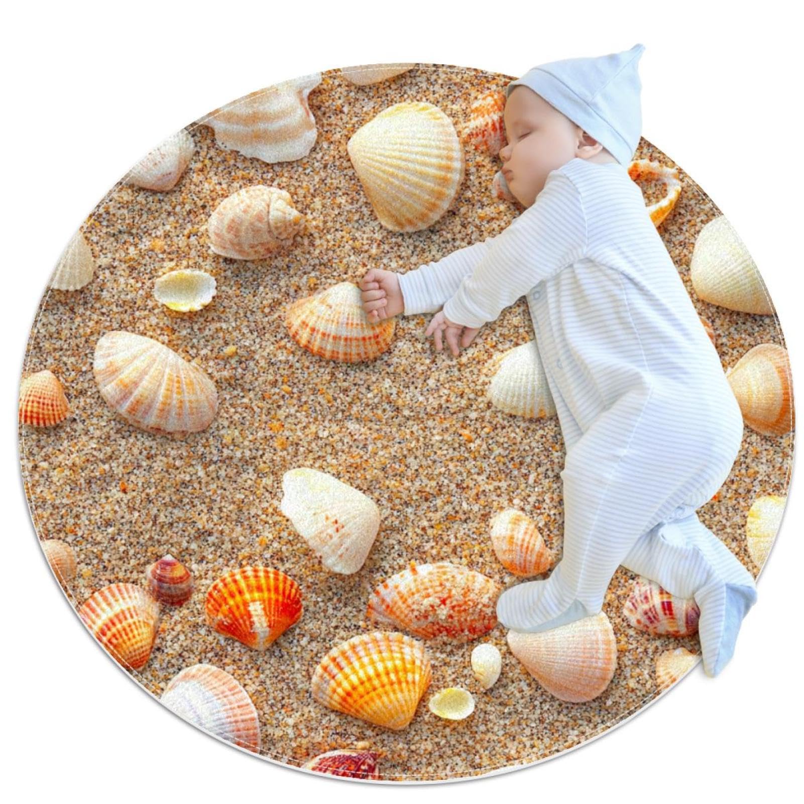 Tapis de salle de bain coquillages plage et sable pour une ambiance vacances près du canapé