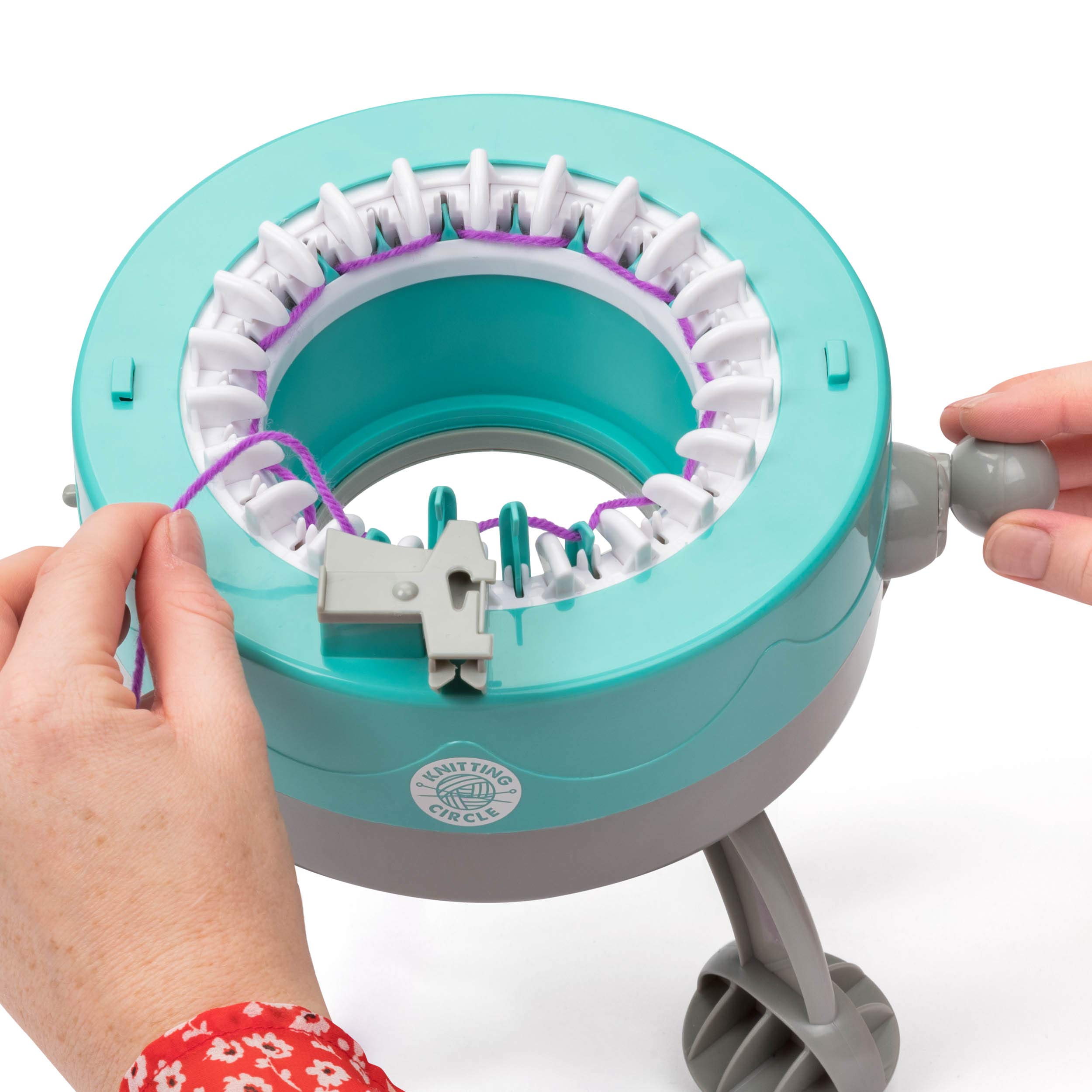 Knitting Circle Station for Kids | Kit de Manualidades para niños para Principiantes, máquina de Tejer pequeña, Guantes de Punto, Sombreros y Bufandas con Hilos de Dos Colores