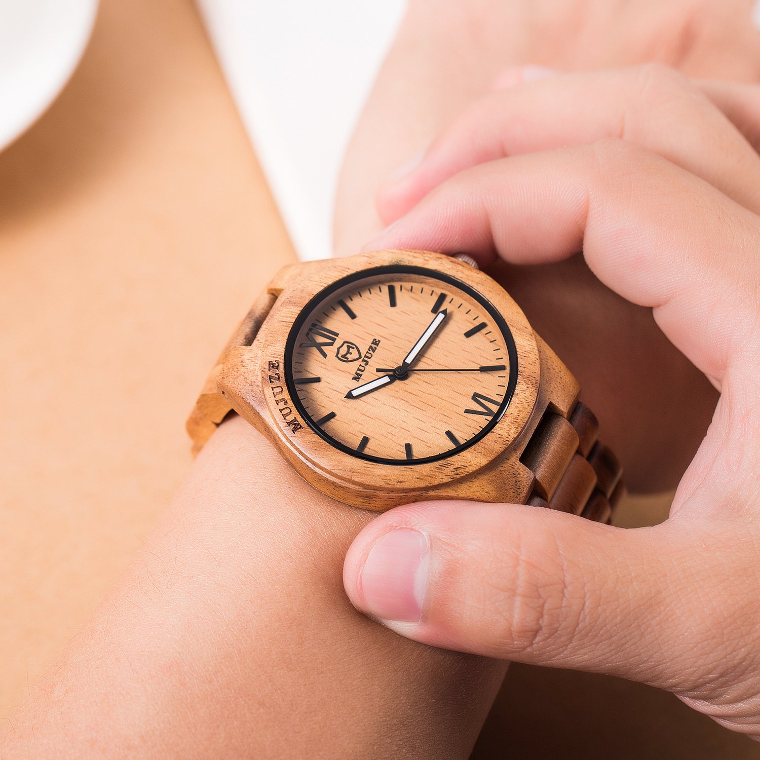 MUJUZE Holz Armbanduhr Herren Damen Holzuhr Analoge Quarz holzarmbanduhren mit Sandelholz Band und Leuchtendem Zeiger Herrenuhr Holzuhren