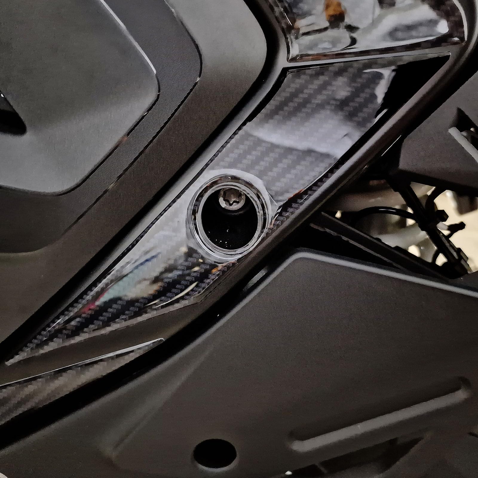 Resin Bike Adhesivos de Moto Compatibles con BMW R 1300 GS - GS Adventure 2023-2026. Protecciones para Bastidor Lateral de Choques y Arañazos de Moto. Pegatinas 3D Resinadas Made in Italy