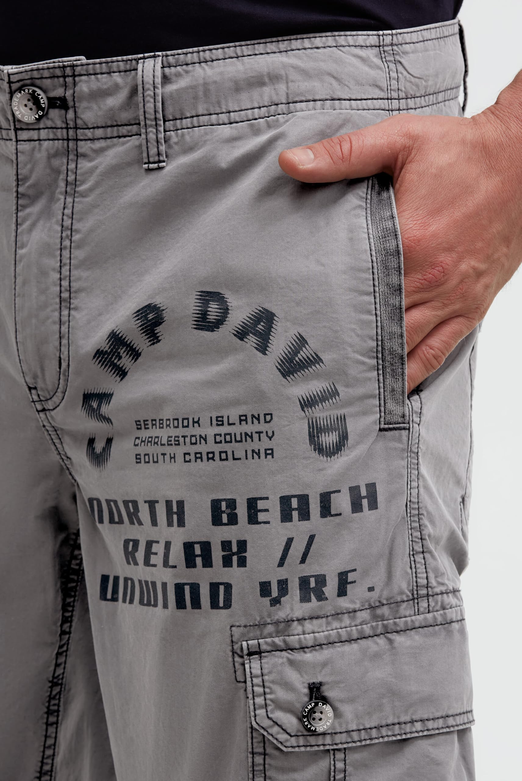 Camp David Herren Cargo Shorts mit vielen Label Prints