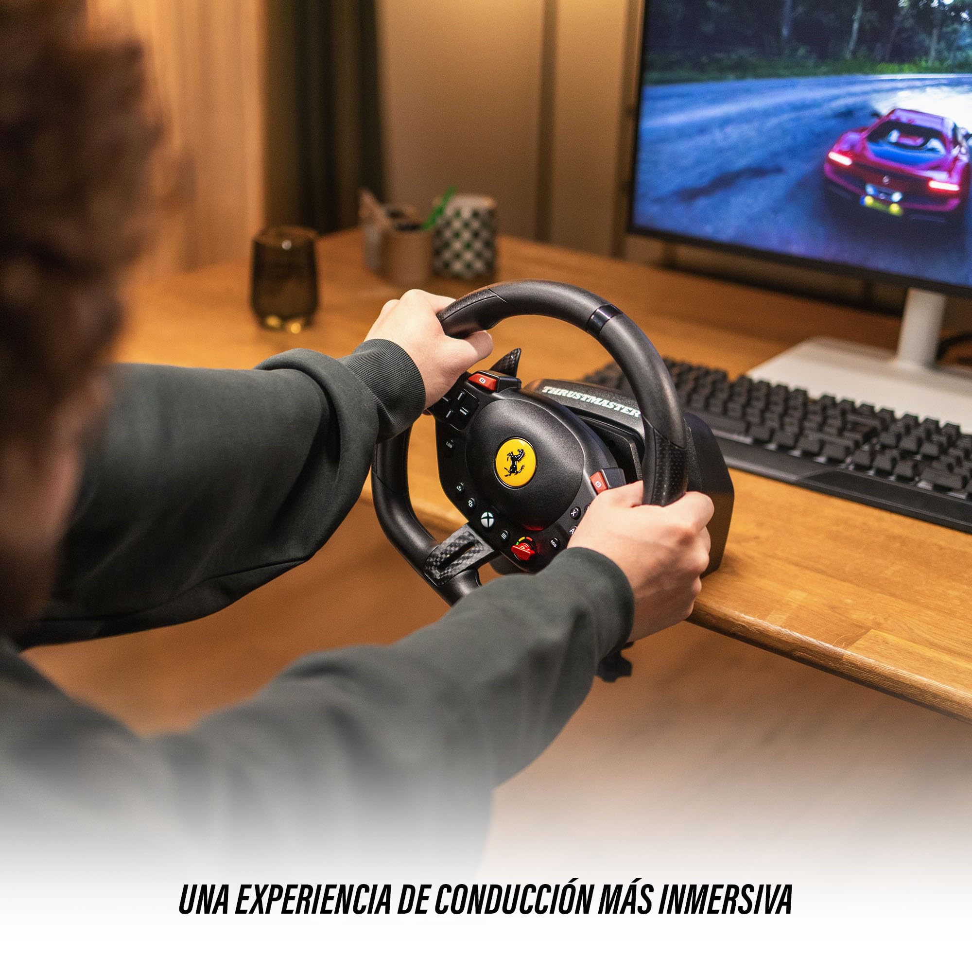 Thrustmaster T98 Ferrari 296 GTS - Volante de Carreras para Xbox Series X|S y PC (Réplica Oficial 1:1, Sistema Bungee Cord de Resistencia Lineal, Incluye 2 Pedales) Negro