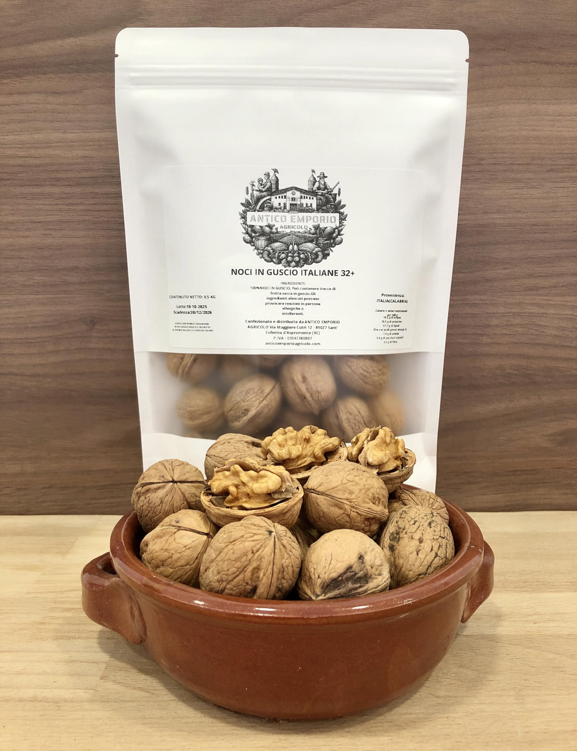 Noci in Guscio Naturali Italiane(Calabria) dal guscio morbido che si apre facilmente - Calibrate 32+ - Confezione in Kraft Richiudibile da 3 Kg