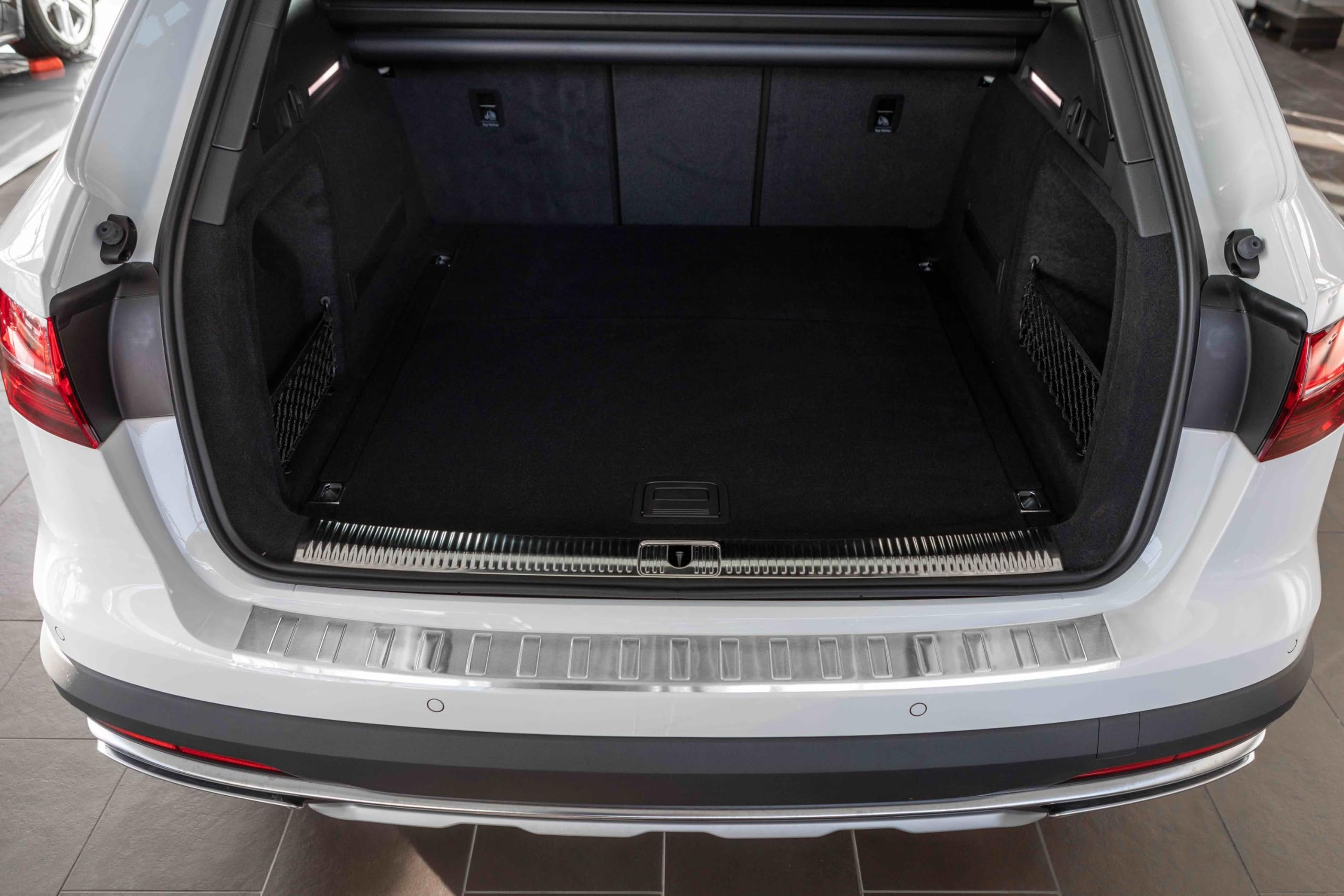 Aroba AR1227-BLM Edelstahl Anthrazit gebürstet Ladekantenschutz kompatibel mit Audi A4 Avant Kombi B9 ab BJ. 10.2015> passgenau Abkantung Farbe Anthrazit