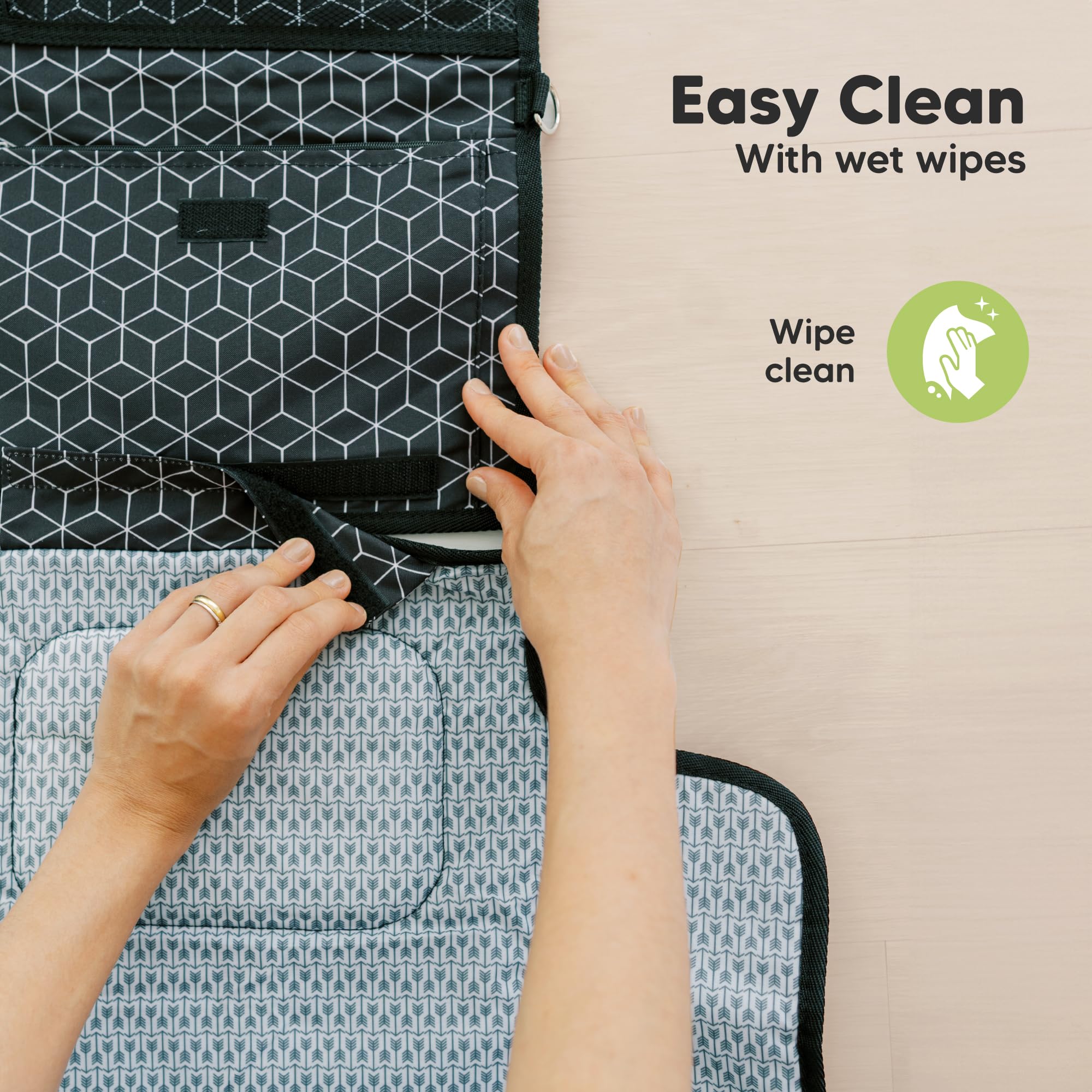 Coussin à Langer Pour Bébé - Tapis à Langer Portable Imperméable à L'eau - Station à Langer Pliante - Coussinets à Langer De Voyage - Pochette à Langer - Cadeau Pour Bébé (Black Geo)