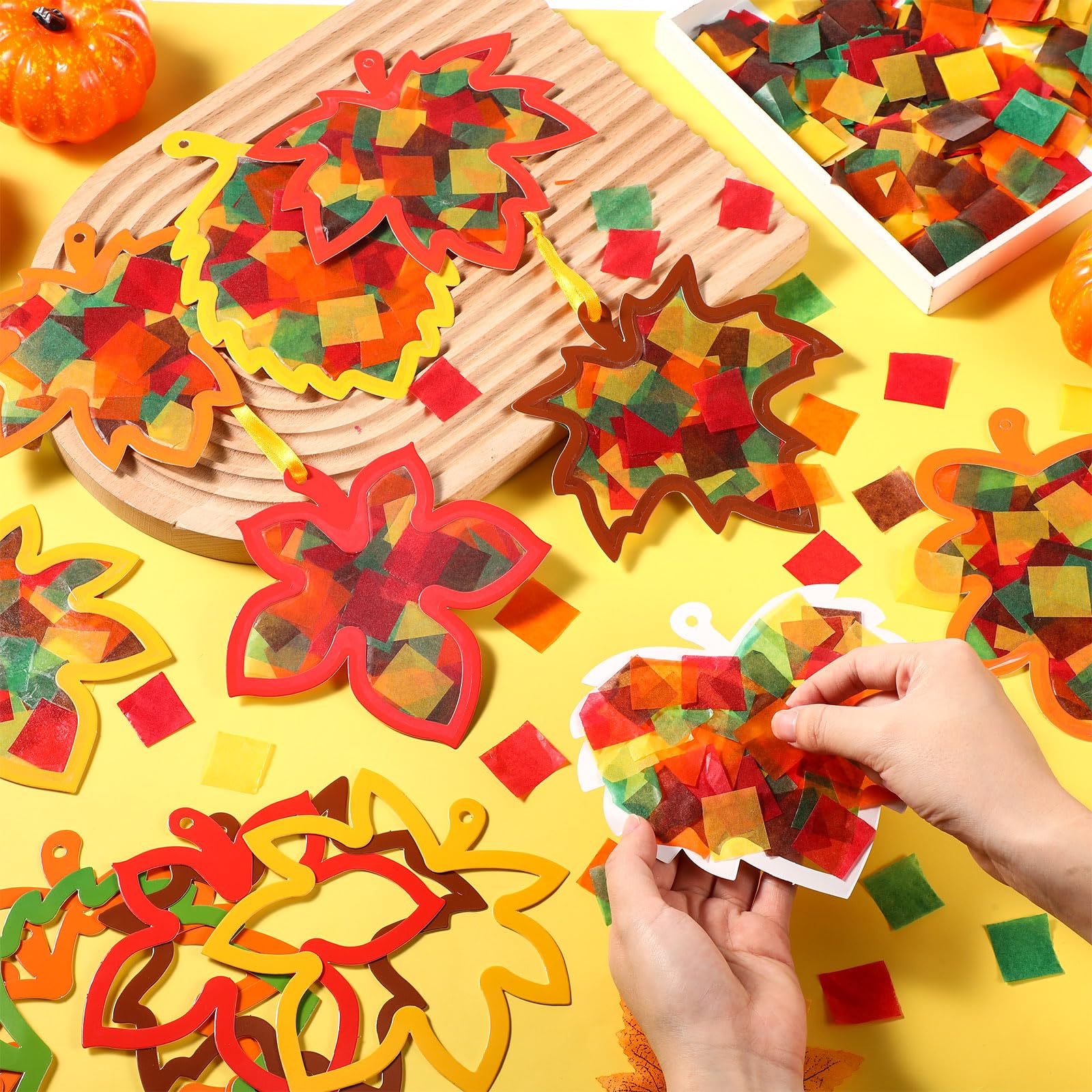Containlol 24-teiliges Herbstblatt-Sonnenfänger-Bastelset, Herbst-Ahornblatt, DIY, Fenstermalerei, Basteln, Seidenpapier, Sonnenfänger, Dekoration, Ornament für Kinder, Klassenzimmer, Kunst,