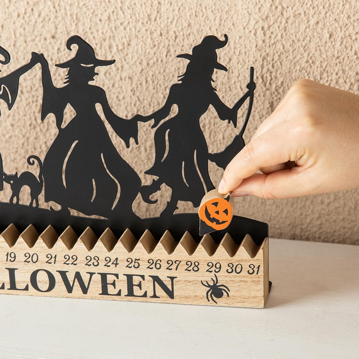 Glitzhome 18”L Farmhouse Halloween Dancing Witches Silhouette Countdown Table Décor Rustic Wooden Metal Freestanding Table Sign for Halloween Spooky Tabletop Decoration