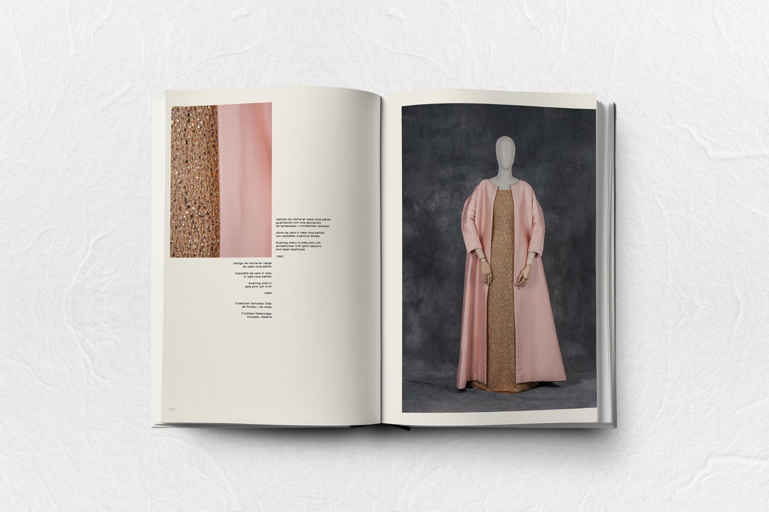 "Cristóbal Balenciaga | Shoes from Spain Tribute" - EL LIBRO