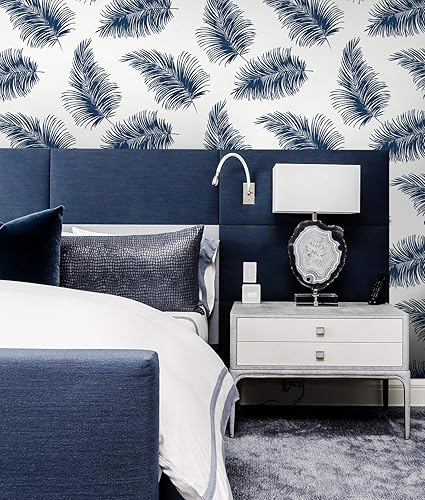 Miniatura 3 de Lillian August Luxe Haven - Papel tapiz para despegar y pegar con palmera (blanco y azul marino)