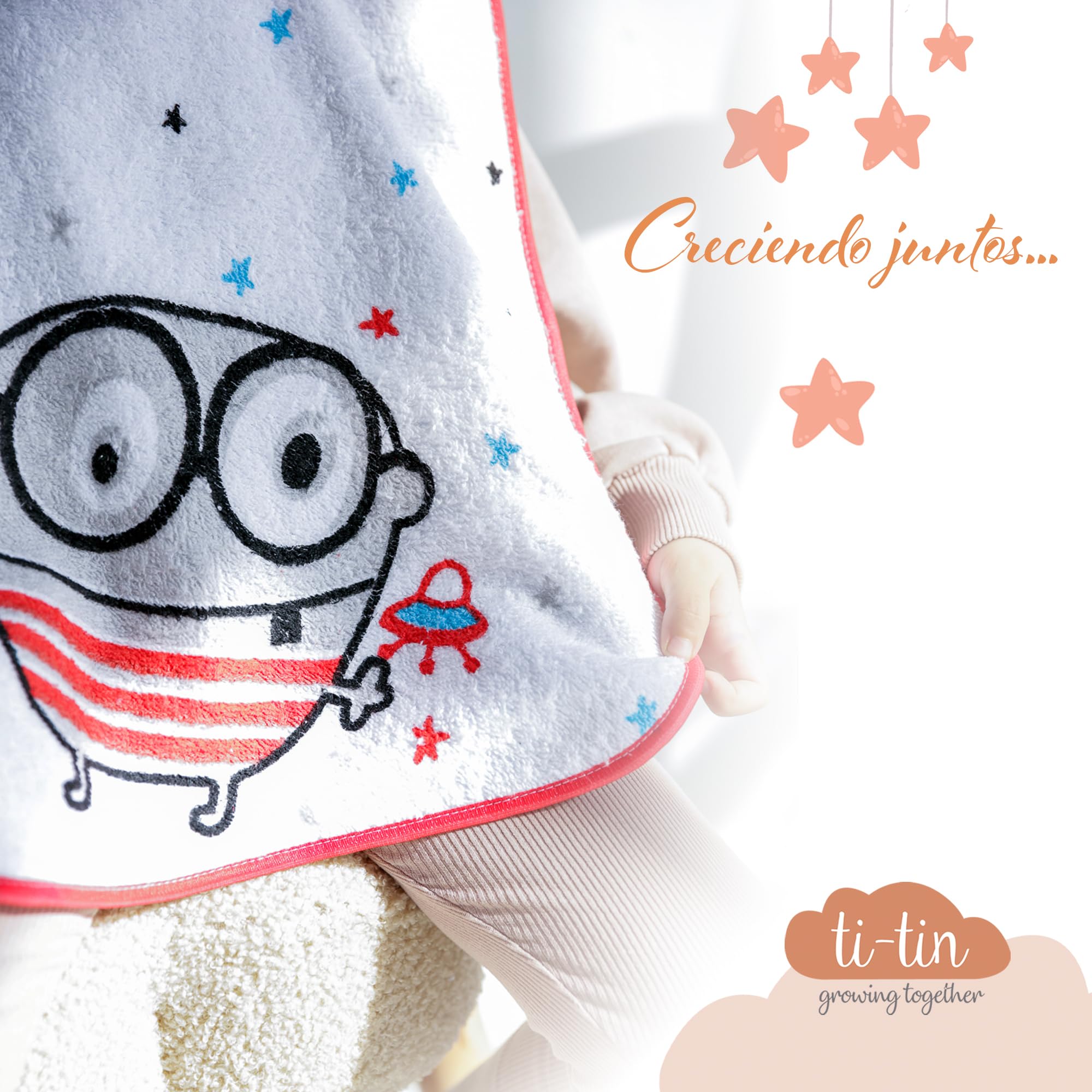 Ti TIN Pack 4 Baberos Bebé Impermeables 36x33 cm, +12 Meses | Rizo de Algodón Suave, Absorvente, Forro de Vinilo, Cierre con Cintas, Lavadora y Secadora, Ideal Guardería