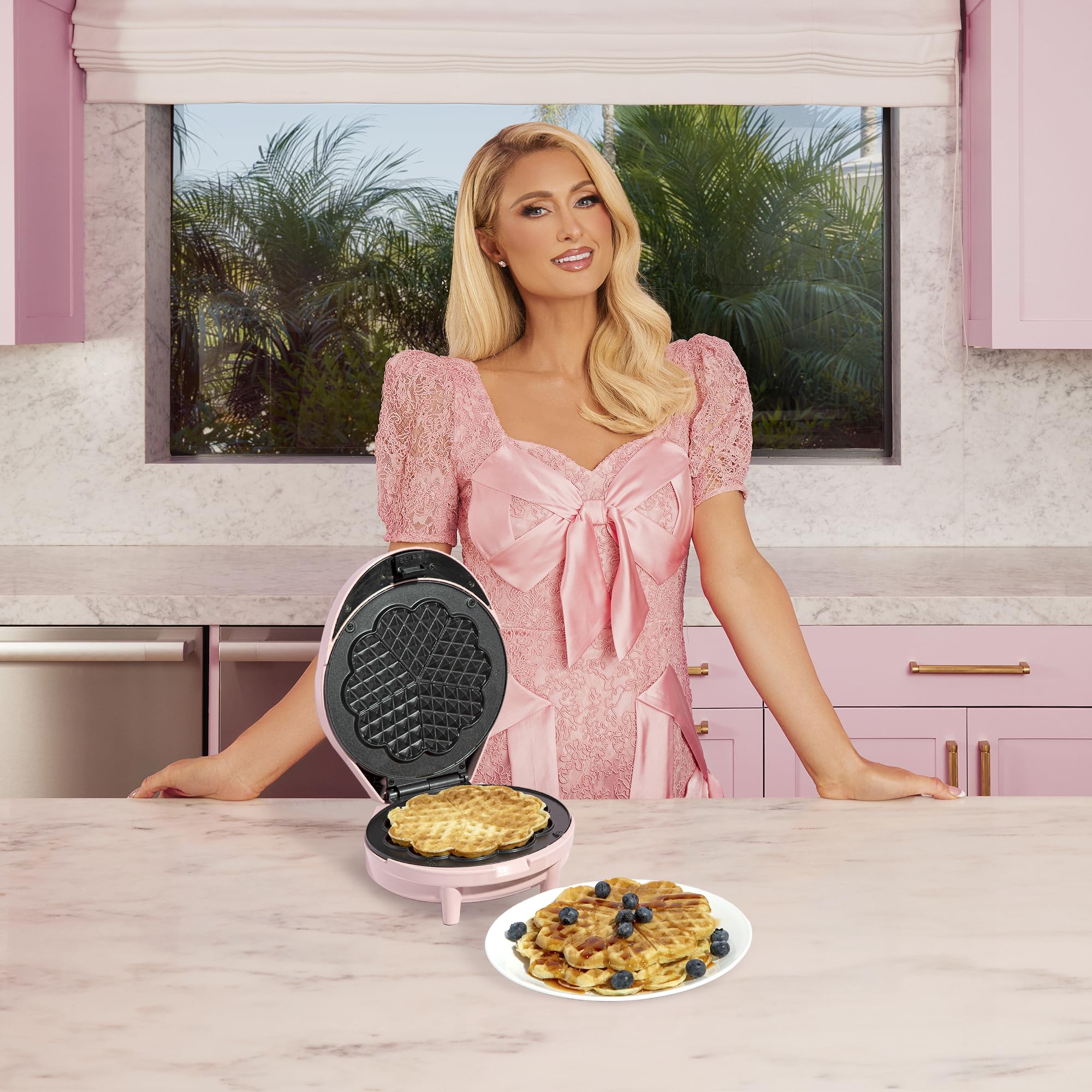 Amazon.com: Paris Hilton Heart Waffle Maker, Makes 5 Mini Heart