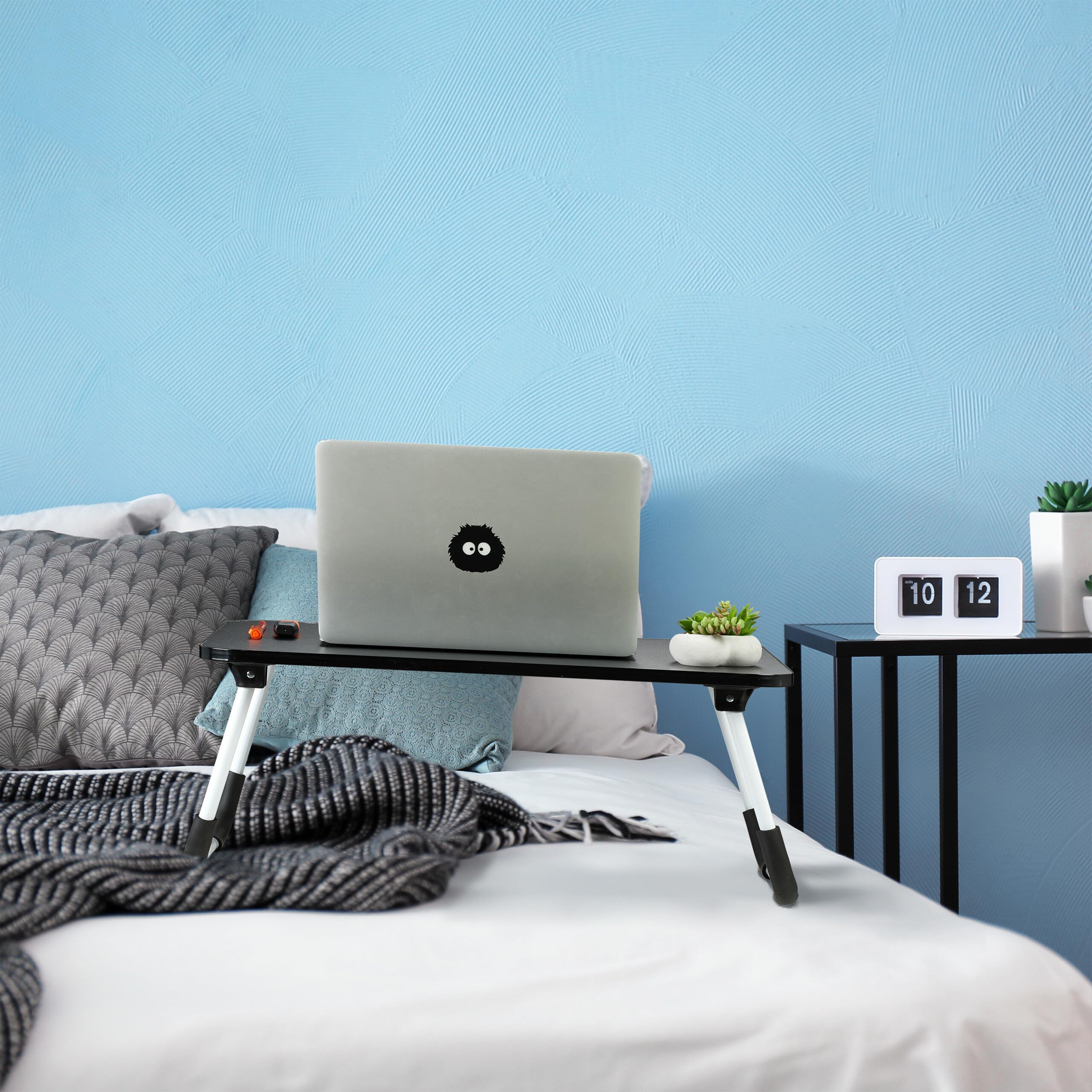 Relaxdays Tavolino per Laptop, Pieghevole, Letto e Divano, 26 x 63 x 40 cm, Tavolinetto per Notebook, MDF e Ferro, Nero