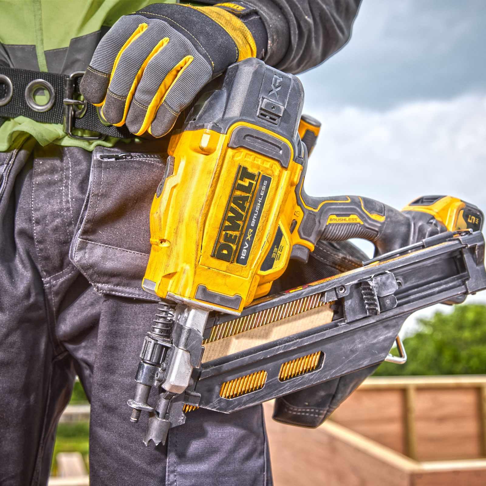 DEWALT DCN930N-XJ - Clavadora de Estructuras sin escobillas XR 18V, Sin batería/cargador