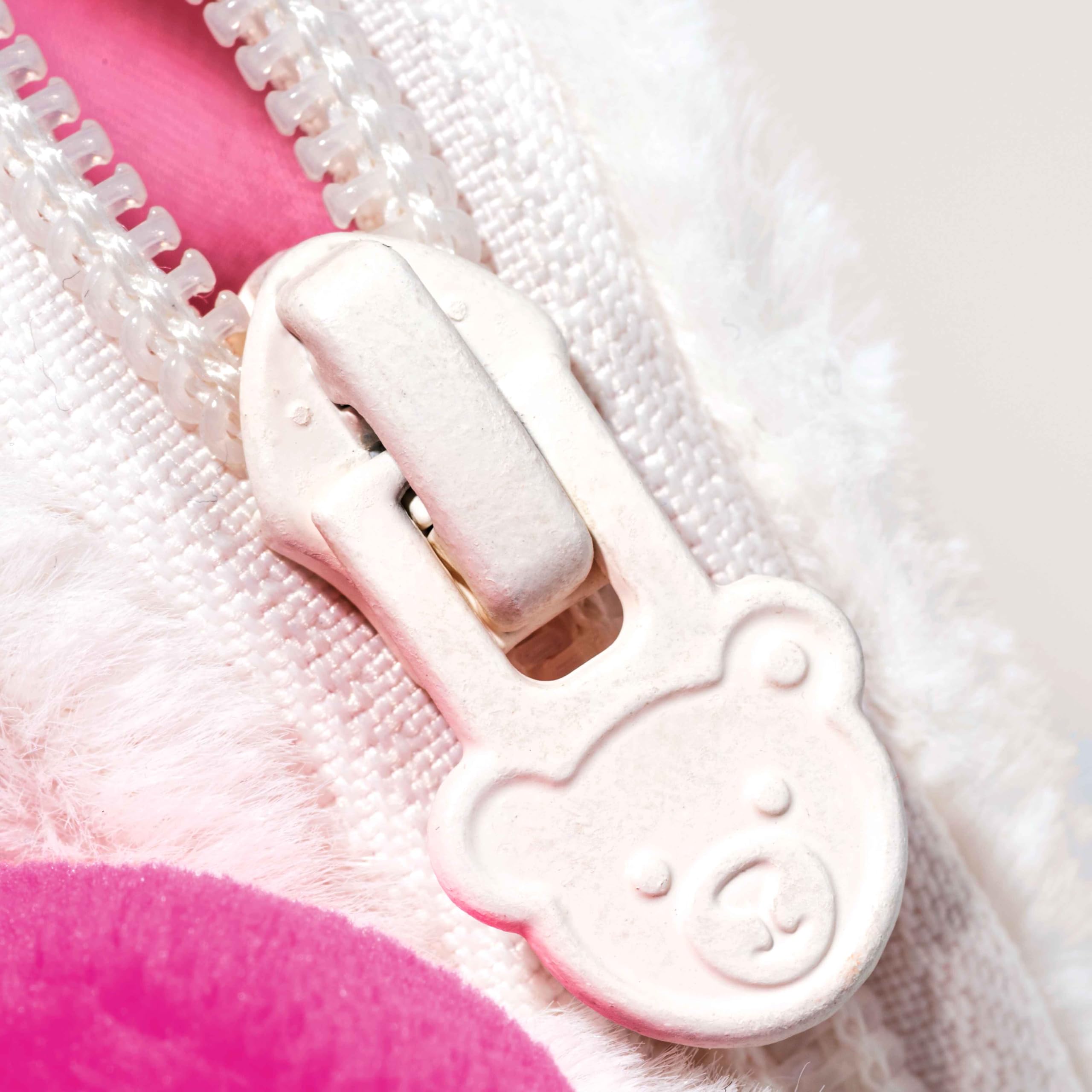 Steiff Hello Kitty Geldbeutel 10 cm, Plüsch Portemonnaie mit Karabiner, Hello Kitty Münzbörse mit Kartenfach, ideal für Kinder & Fans