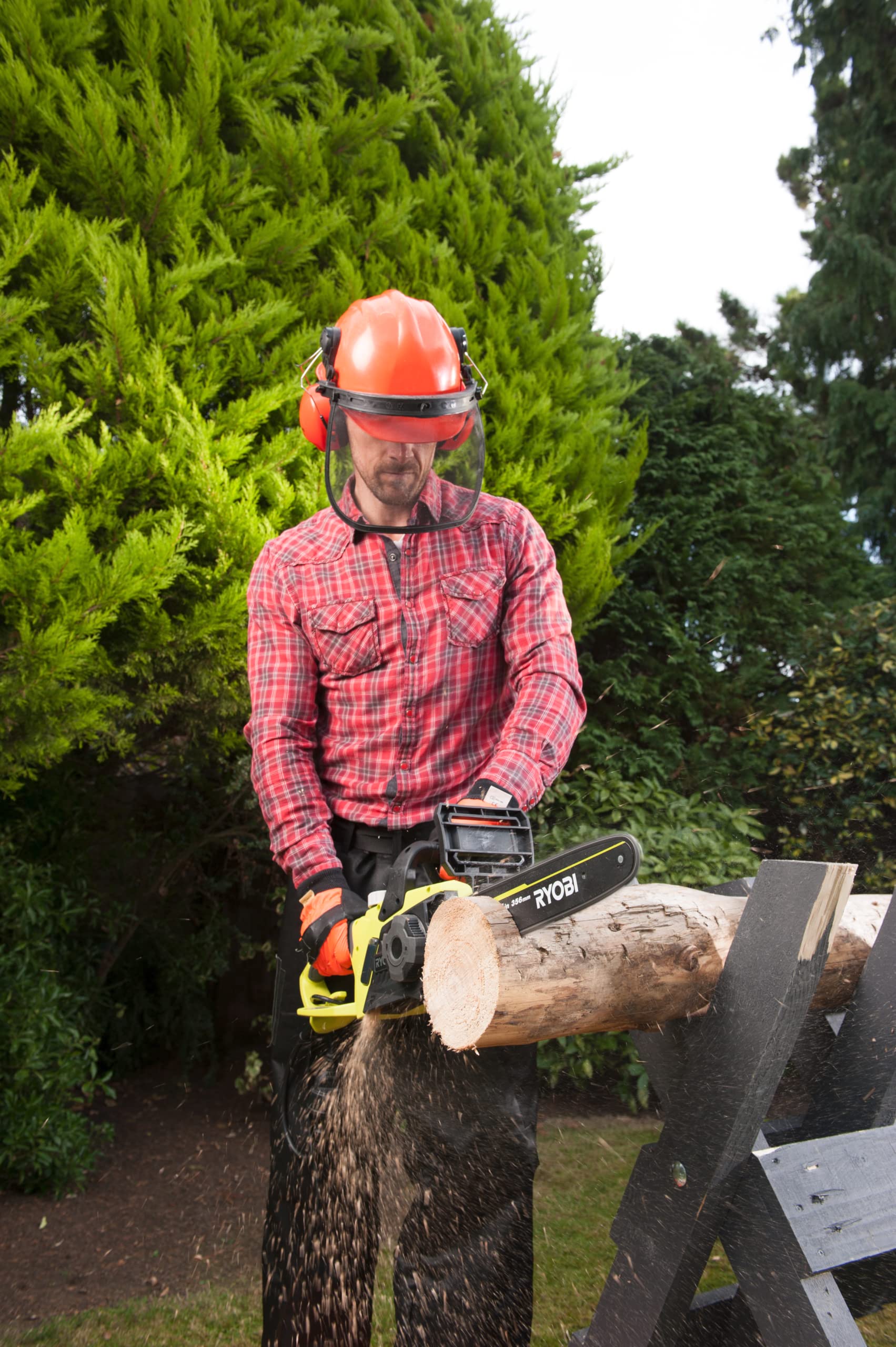 Ryobi Elettrosega a Cavo 1900W, Barra e Catena Oregon® 35 cm, Velocità Catena 15 m/s, Tendicatena Senza Attrezzi, Sistema Antivibrazione, RCS1935B
