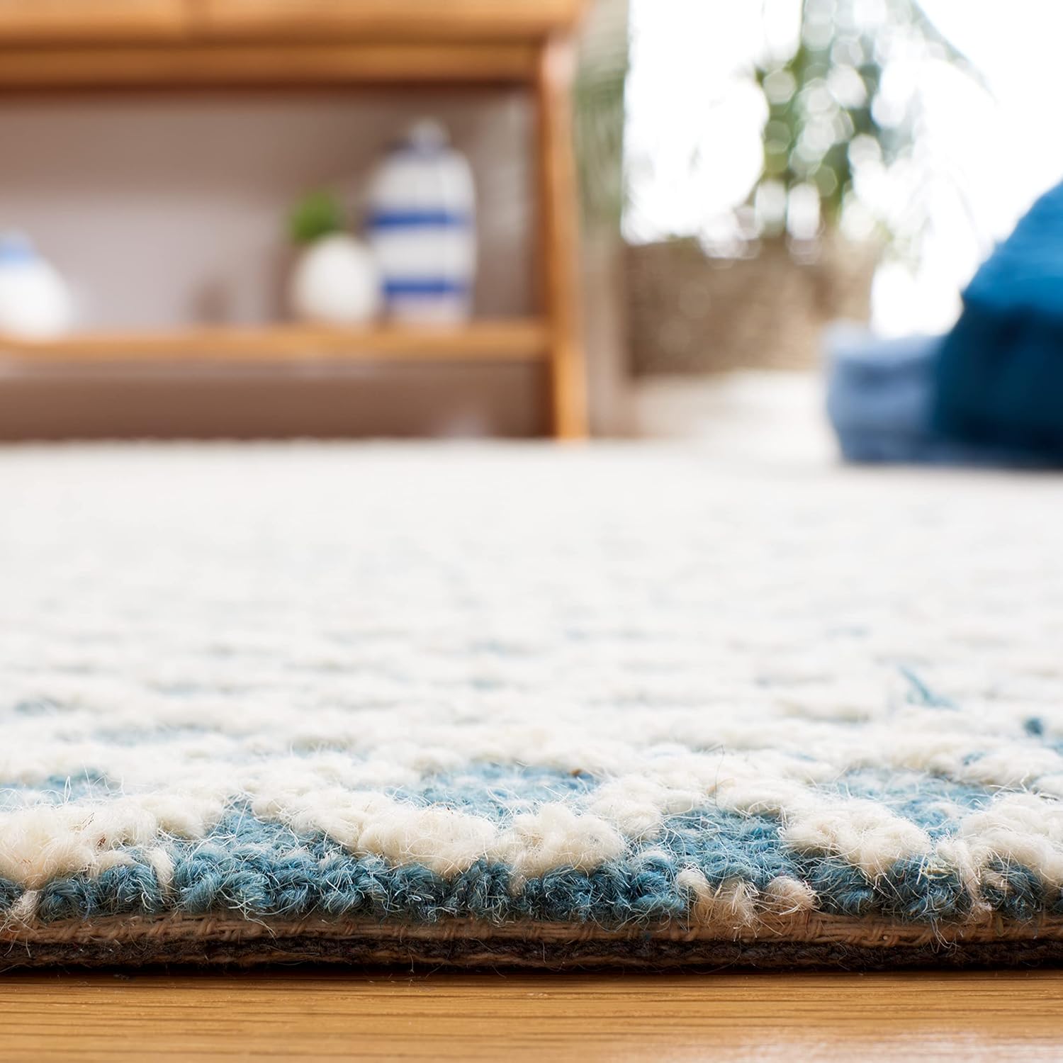 Ivory and Blue Hand-Tufted Wool Area Rug, 5' x 8'