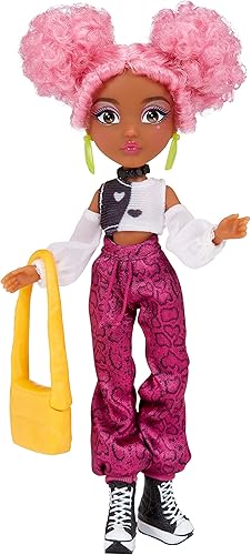 MGA Entertainment Dream Ella - Mini muñeca extra icónica – Yasmin Athleisure Inpsired Fashions con pelo de algodón rosa y mejillas pintadas con