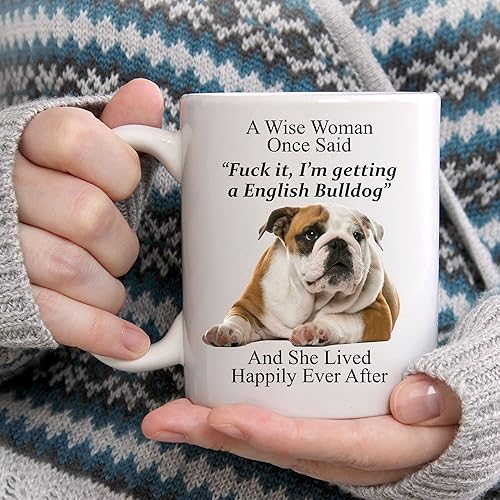 Divertidos regalos de bulldog inglés para mujeres, taza blanca con texto en inglés A Wise Woman Once Said Coffee de 11 onzas  Taza divertida para