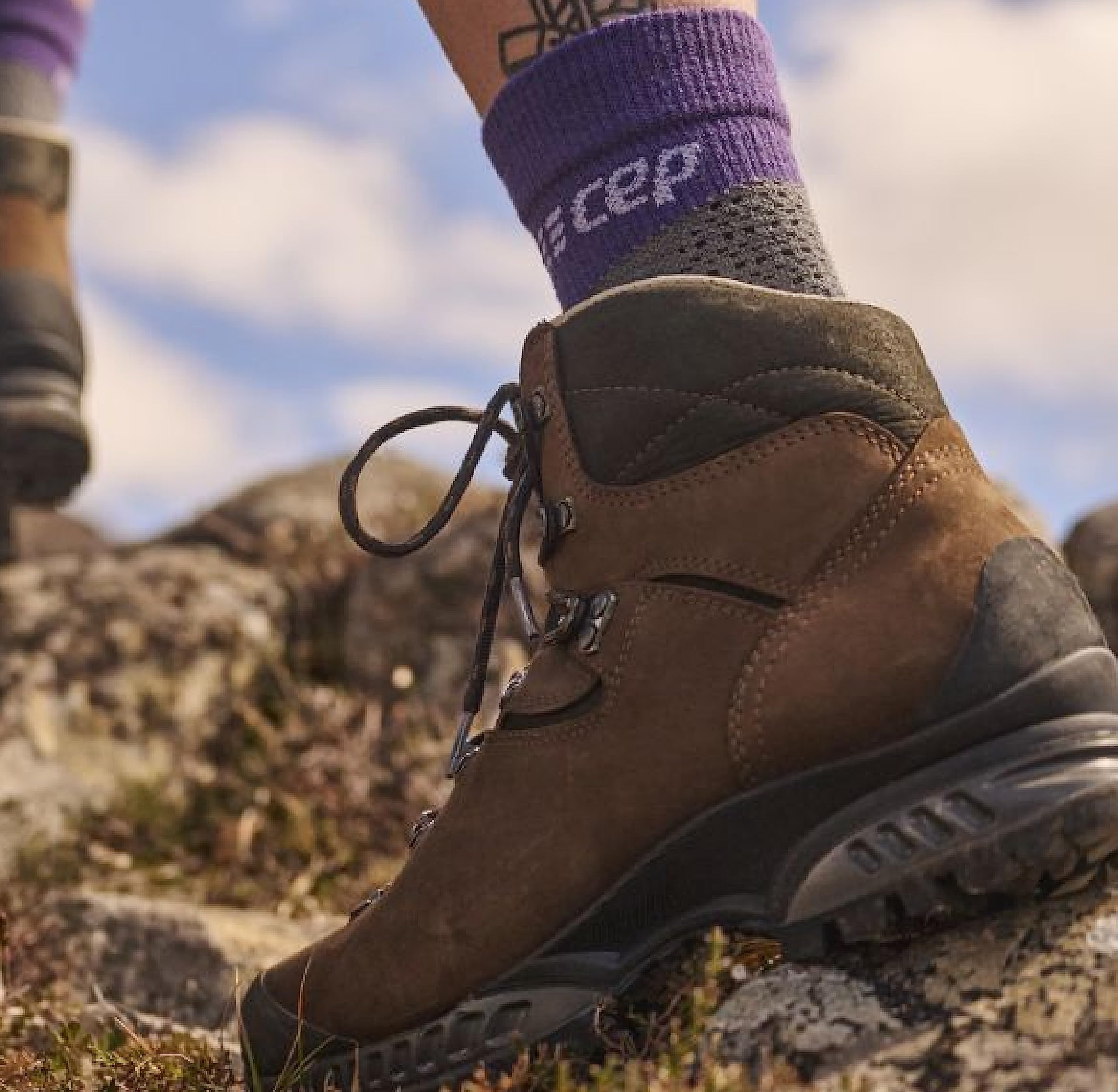 CEP HIKING MAX CUSHION MID CUT MERINO WANDERSOCKEN DAMEN – Wandersocken mit medi Kompression & Polsterung, atmungsaktiv – Merino Socken für Stabilität, Komfort & ausgewogenes Klima
