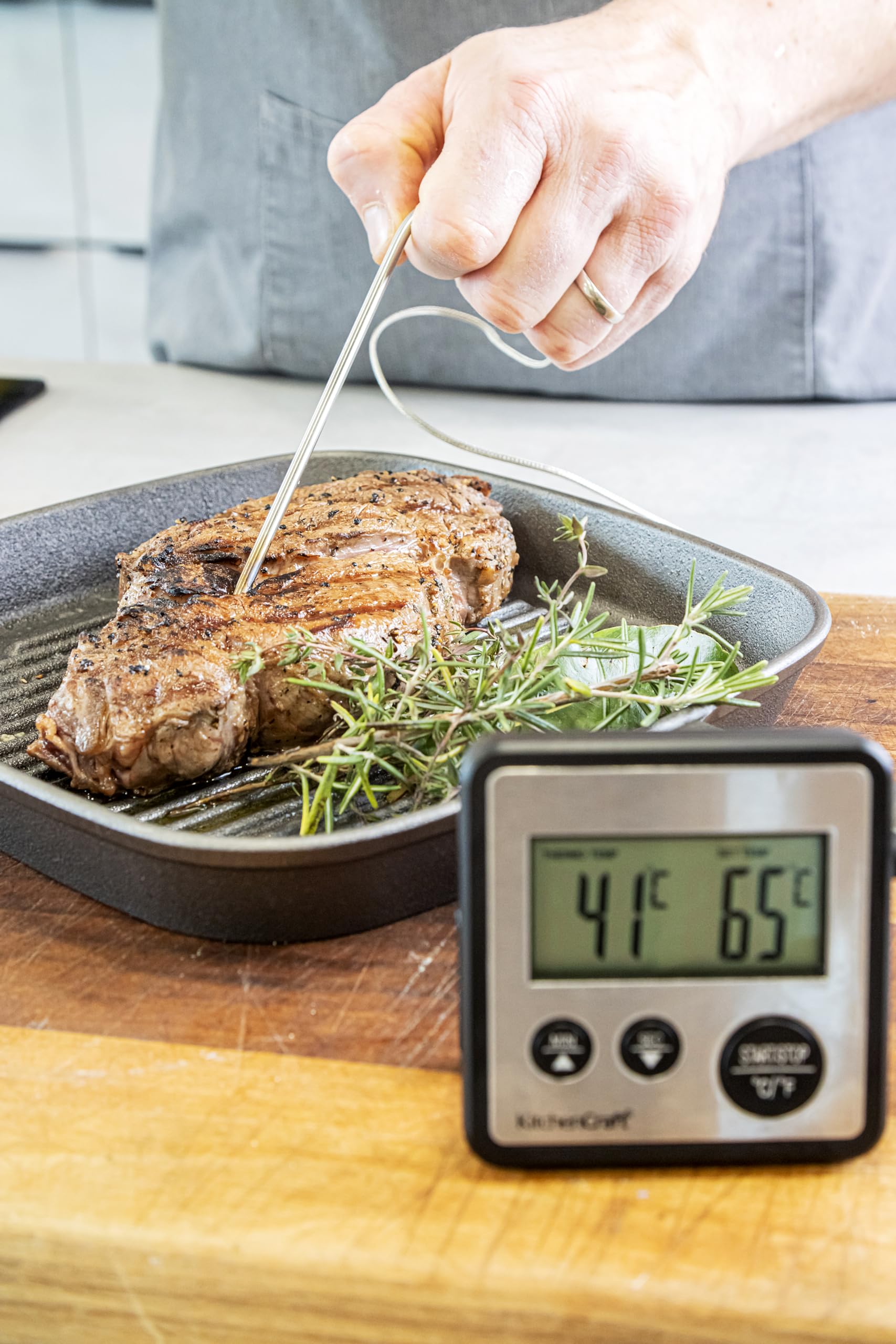 KitchenCraft Termometro a Sonda e Timer Digitale, Adatto a Misurare la Temperatura di Marmellata, Zucchero e Carne, Legge Temperature da 0 °C a 250 °C