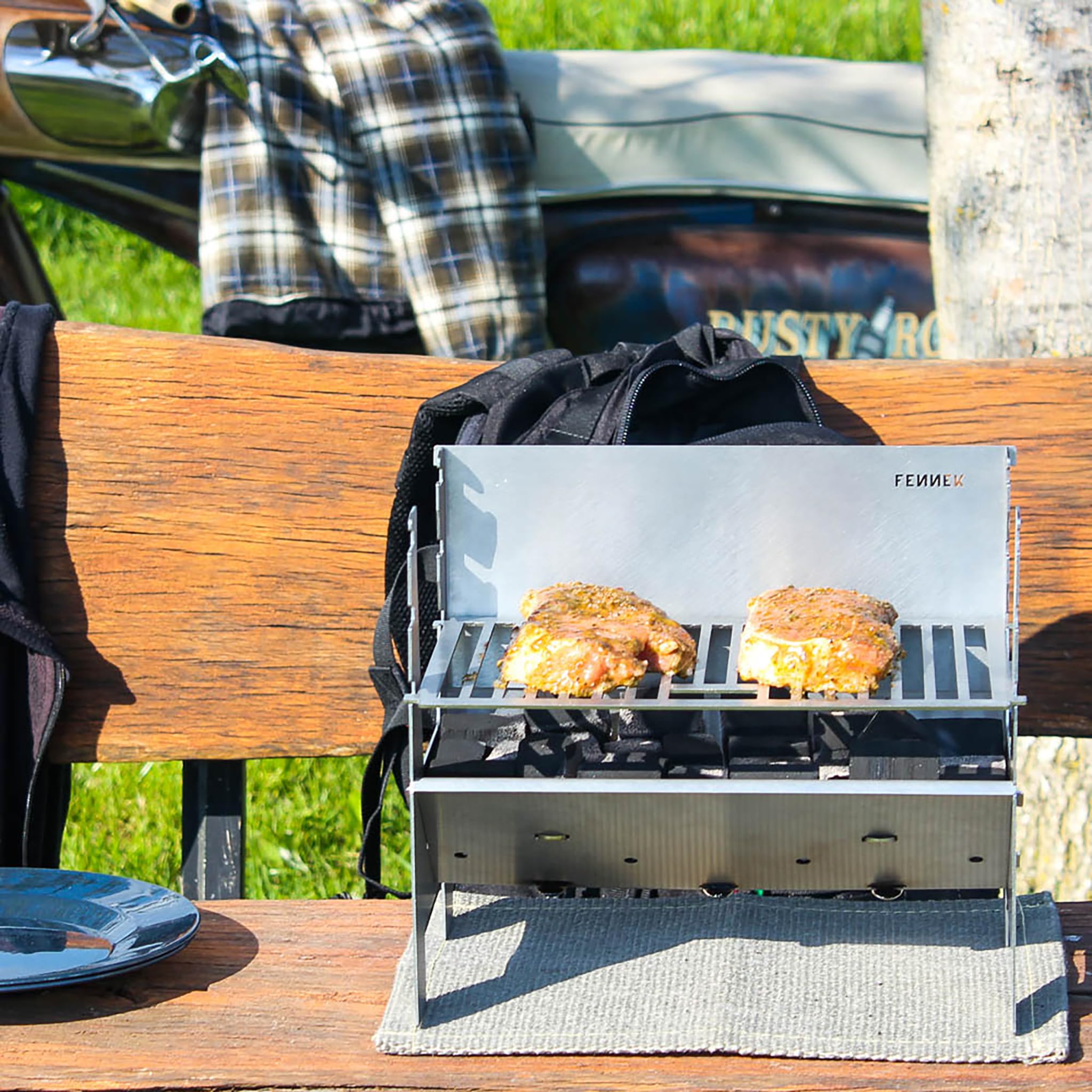 FENNEK LIGHT - Barbacoa desmontable de carbón - Diseño compacto de acero inoxidable - Ideal para acampar, autocaravanas, el jardín y el aire libre