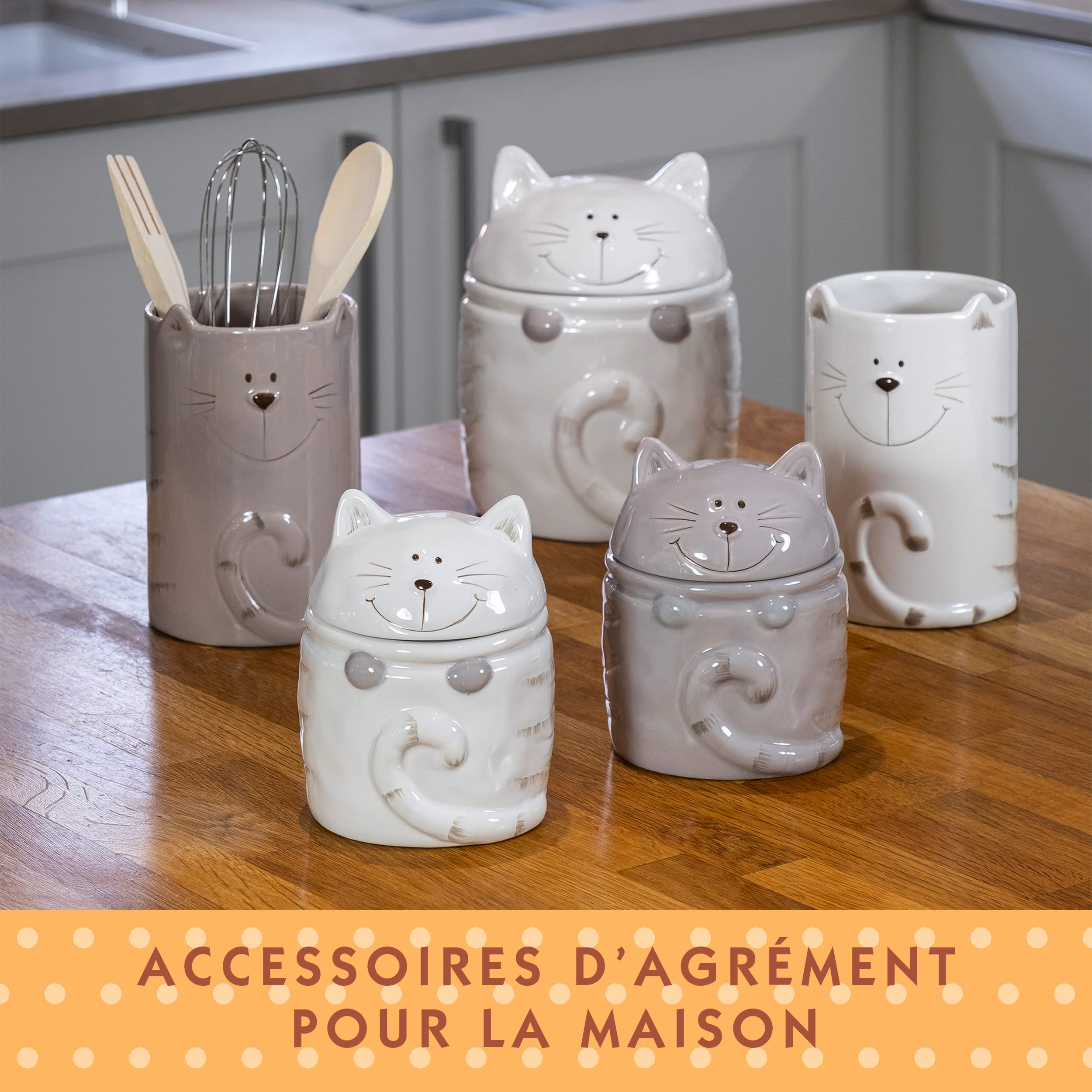 SPOTTED DOG GIFT COMPANY Boîte à Biscuit en Céramique, Grand Bocal de Conservation pour Cookies Bonbons ou Chat Friandises, Mignon Cuisine Article, Cadeau pour Chats Amoureux, Blanc 1400ml