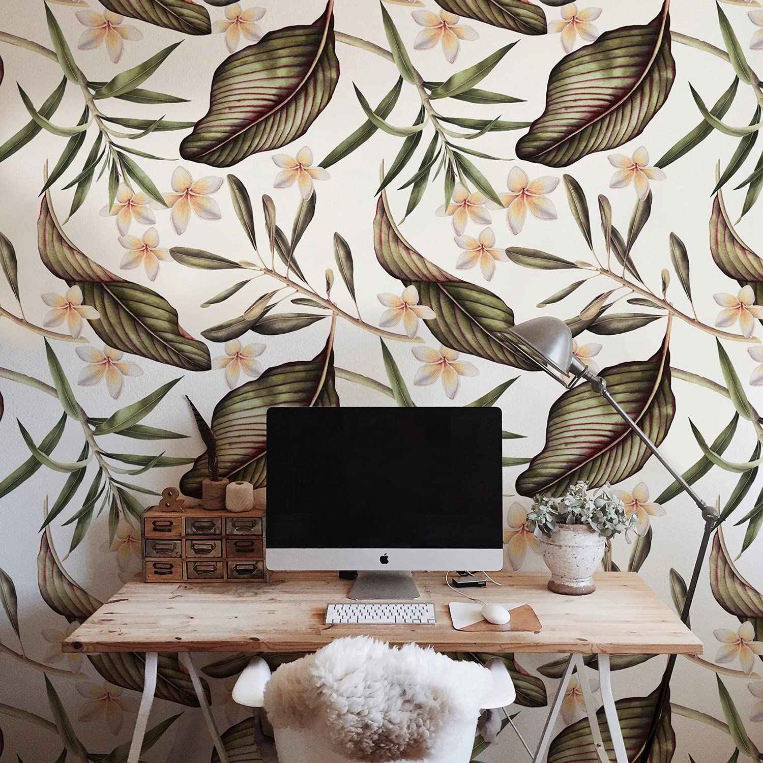 Papier peint fleurs tropicales créez un salon jungle exotique