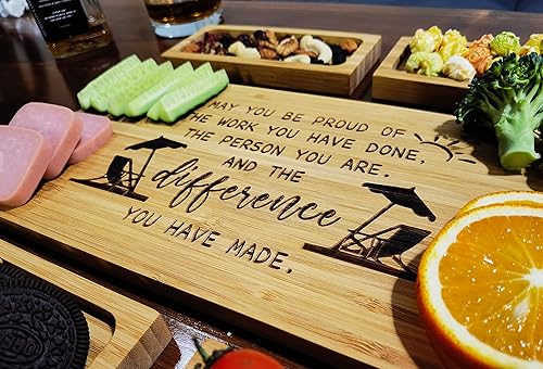 Miniatura 4 de Tabla de quesos Happy Retirement, suministros de decoración de fiesta de jubilación para mujeres y hombres, tabla de quesos de charcutería y