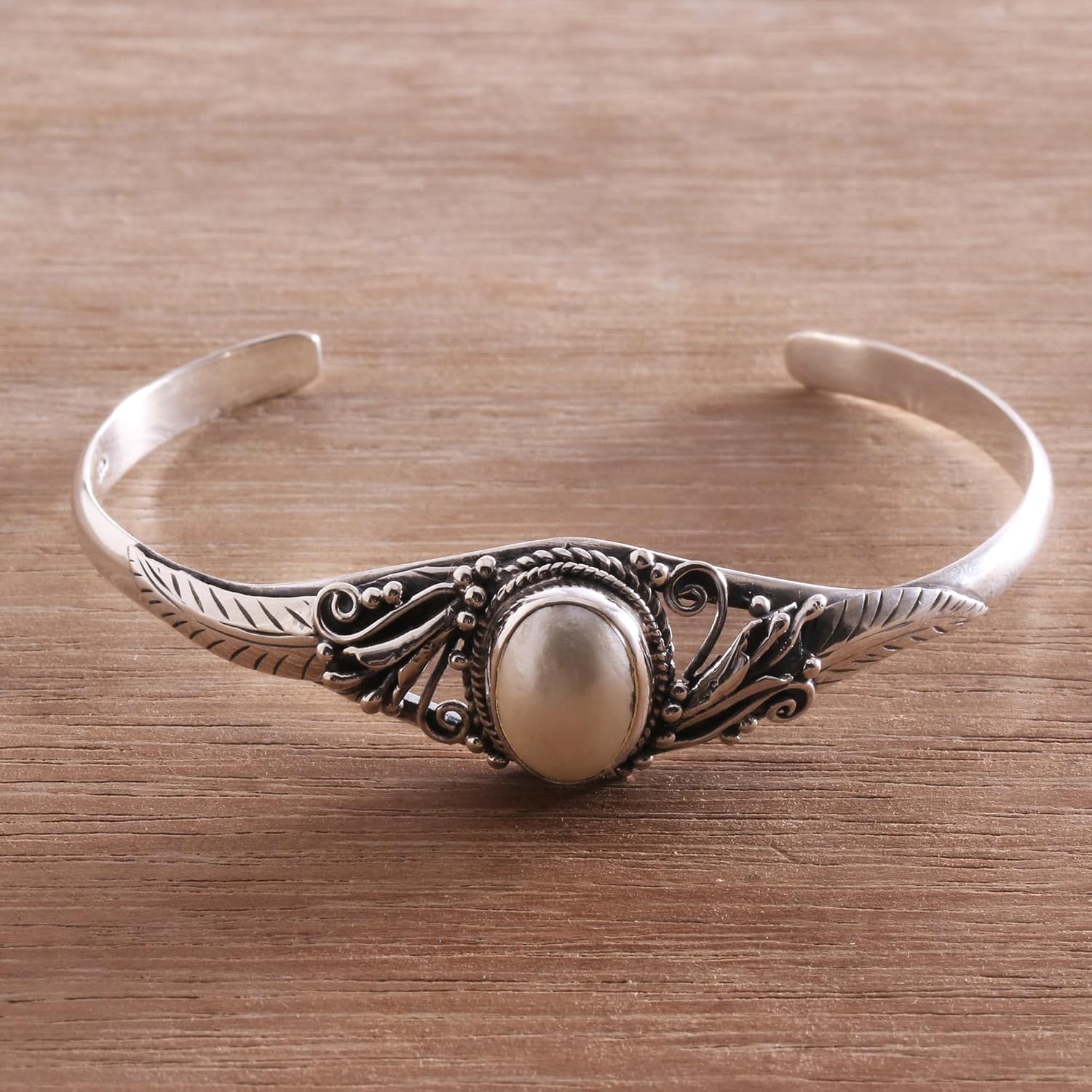 NOVICA Handmade Cultured Freshwater Pearl Cuff Bracelet Pendant from Bali .925 Sterling Silver Indonesia Birthstone [6 in L (end to End) x 0.6 in W] 'Moonlight Shade'